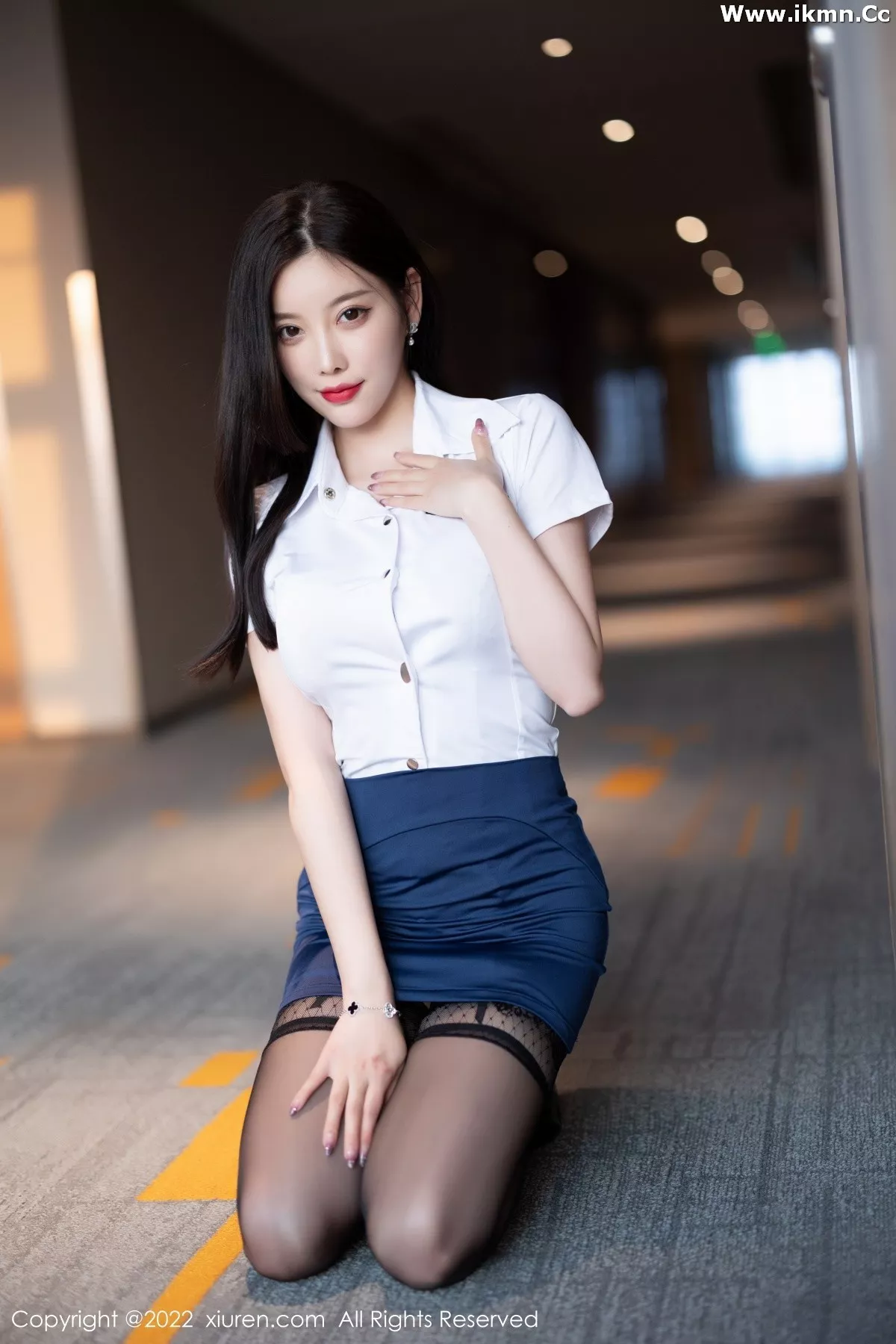 2kmn.vip_[XiuRen秀人网]No.5114_女神杨晨晨Yome私房脱性感制服露黑色蕾丝内衣完美诱惑写真71P