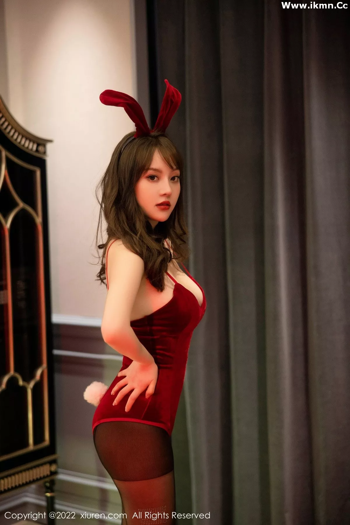 2kmn.vip_[XiuRen秀人网]No.5533_模特豆瓣酱性感红色高开连体衣配超薄黑丝秀丰满身材诱惑写真84P