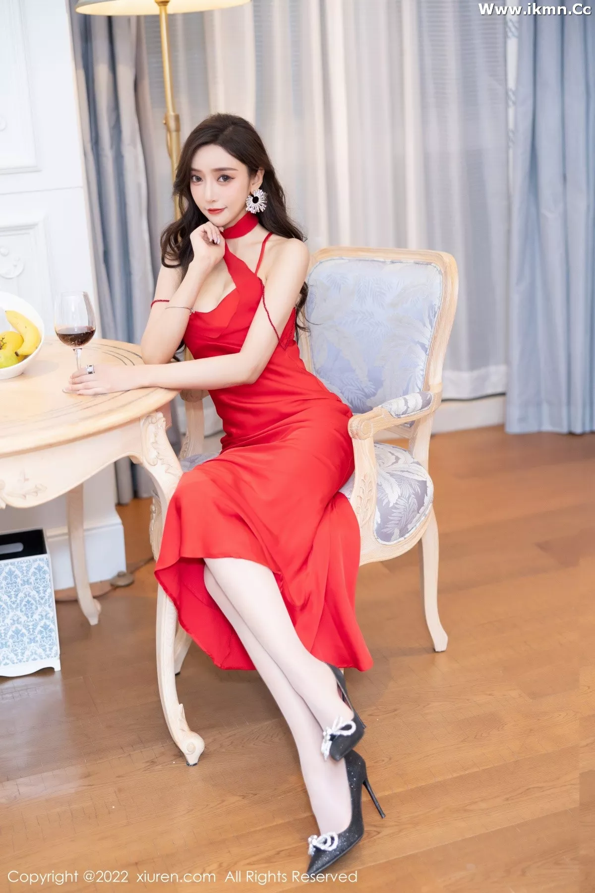 2kmn.vip_[XiuRen秀人网]No.5470_女神王馨瑶yanni脱性感红色礼裙露金色条纹内衣完美诱惑写真78P