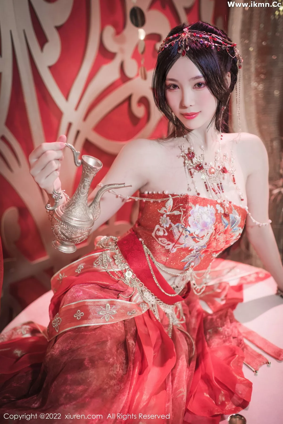 2kmn.vip_[XiuRen秀人网]No.5699_模特利世性感西域舞娘扮演红色薄纱连衣裙秀曼妙身姿诱惑写真63P