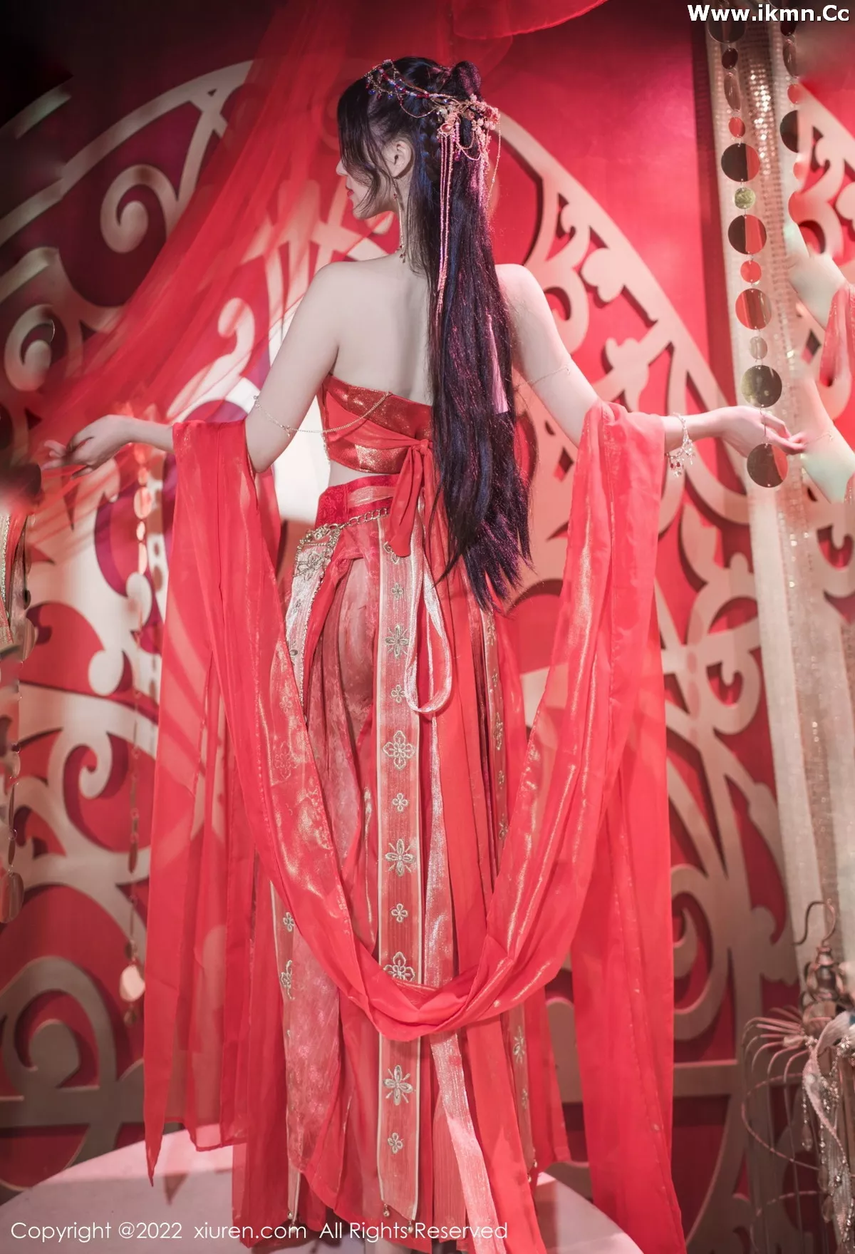 2kmn.vip_[XiuRen秀人网]No.5699_模特利世性感西域舞娘扮演红色薄纱连衣裙秀曼妙身姿诱惑写真63P