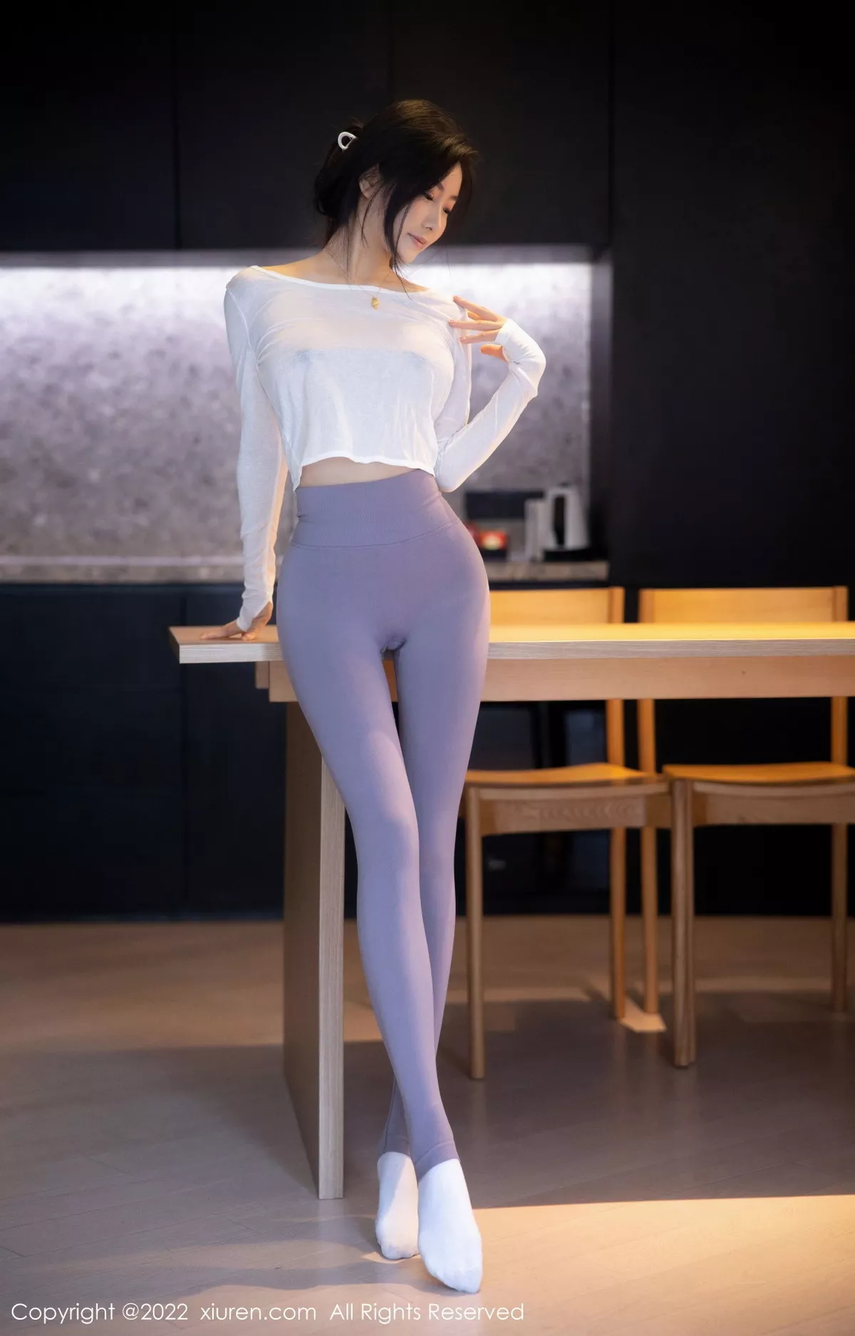 2kmn.vip_[XiuRen秀人网]No.5799_新人模特苏苏阿白上衣配灰色瑜伽裤秀曼妙绝美姿态撩人诱惑写真93P
