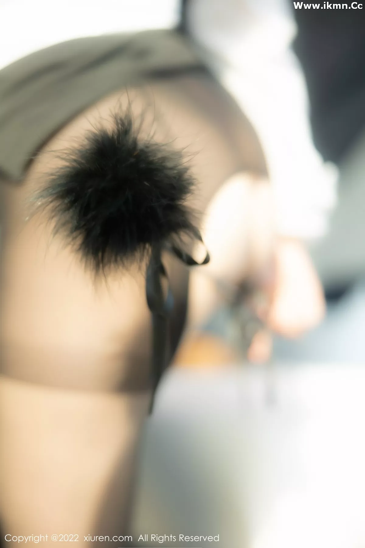 2kmn.vip_[XiuRen秀人网]No.5835_模特豆瓣酱捆绑拍摄性感白T配黑短裙露黑色内衣迷人诱惑写真101P