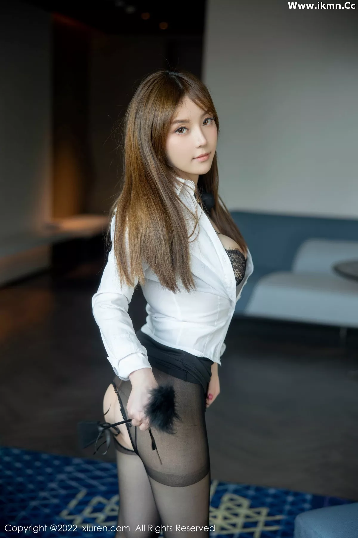 2kmn.vip_[XiuRen秀人网]No.5835_模特豆瓣酱捆绑拍摄性感白T配黑短裙露黑色内衣迷人诱惑写真101P