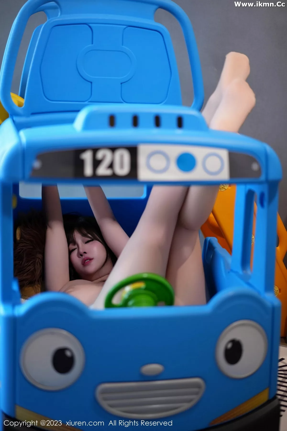 2kmn.vip_[XiuRen秀人网]No.7505_女神王雨纯性感蓝色连体泳装配超薄肉丝秀曼妙身姿惹火诱惑写真70P