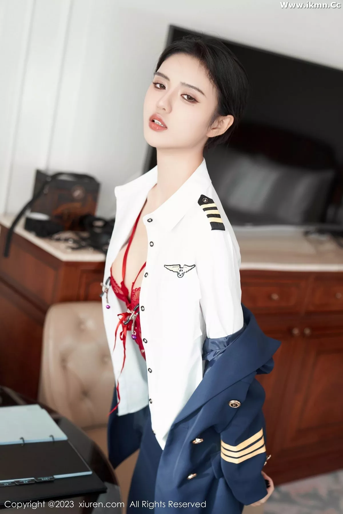 2kmn.vip_[XiuRen秀人网]No.7737_模特浅浅Danny秘书角色装扮脱Ol制服露红色蕾丝内衣诱惑写真76P