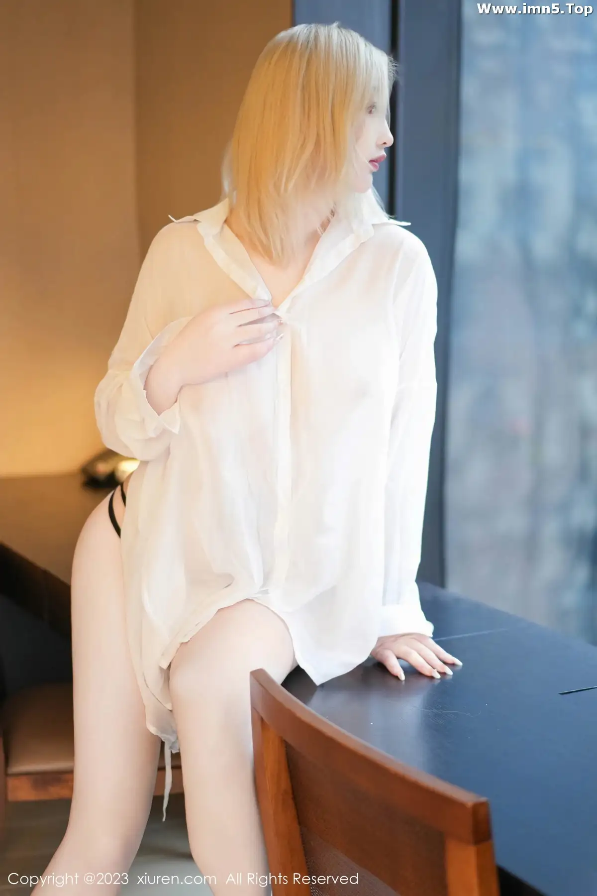 2kmn.vip_[XiuRen秀人网]No.7780_女神妲己_Toxic性感白色薄透衬衣秀丰满身材雪峰美臀诱惑写真70P