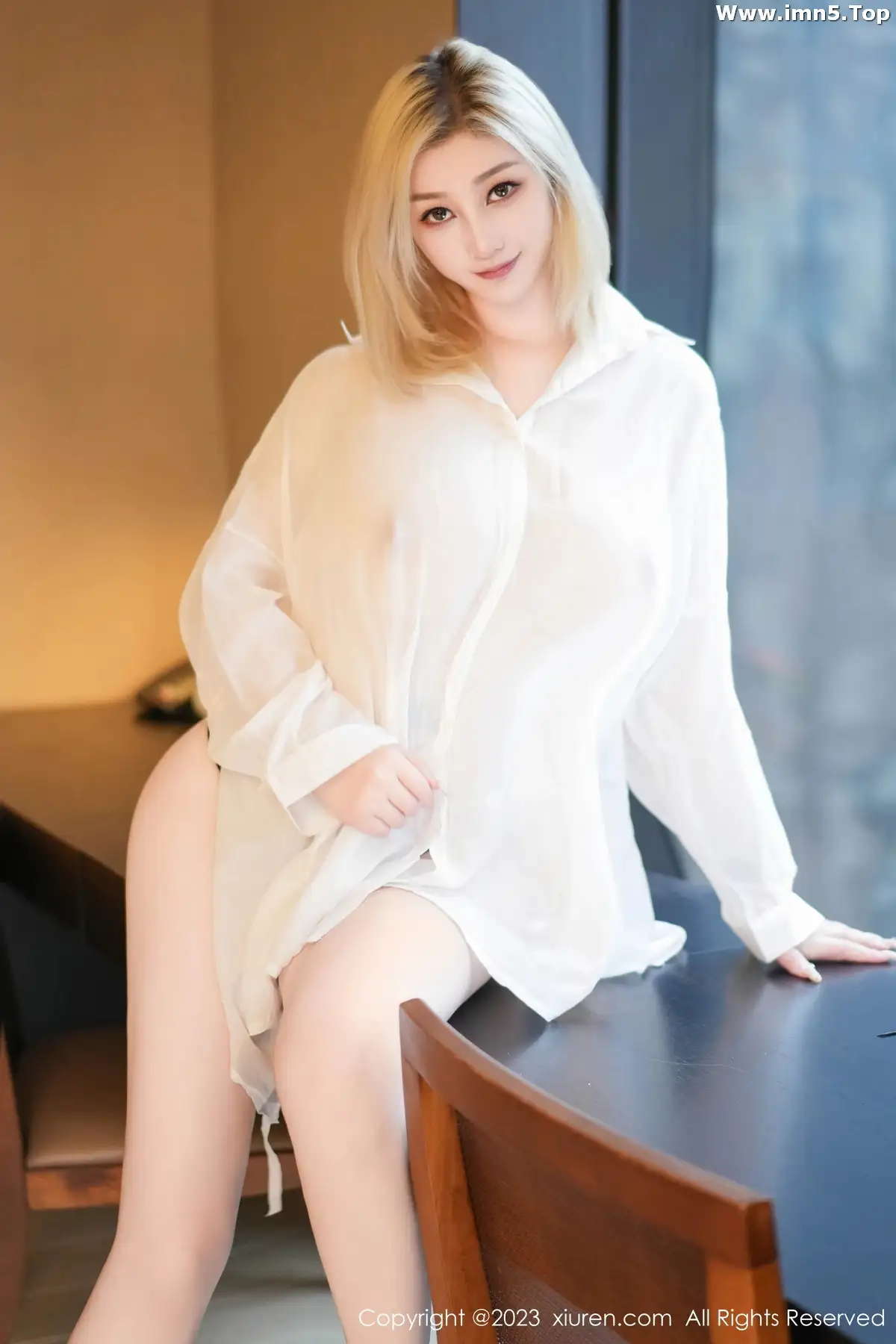 2kmn.vip_[XiuRen秀人网]No.7780_女神妲己_Toxic性感白色薄透衬衣秀丰满身材雪峰美臀诱惑写真70P