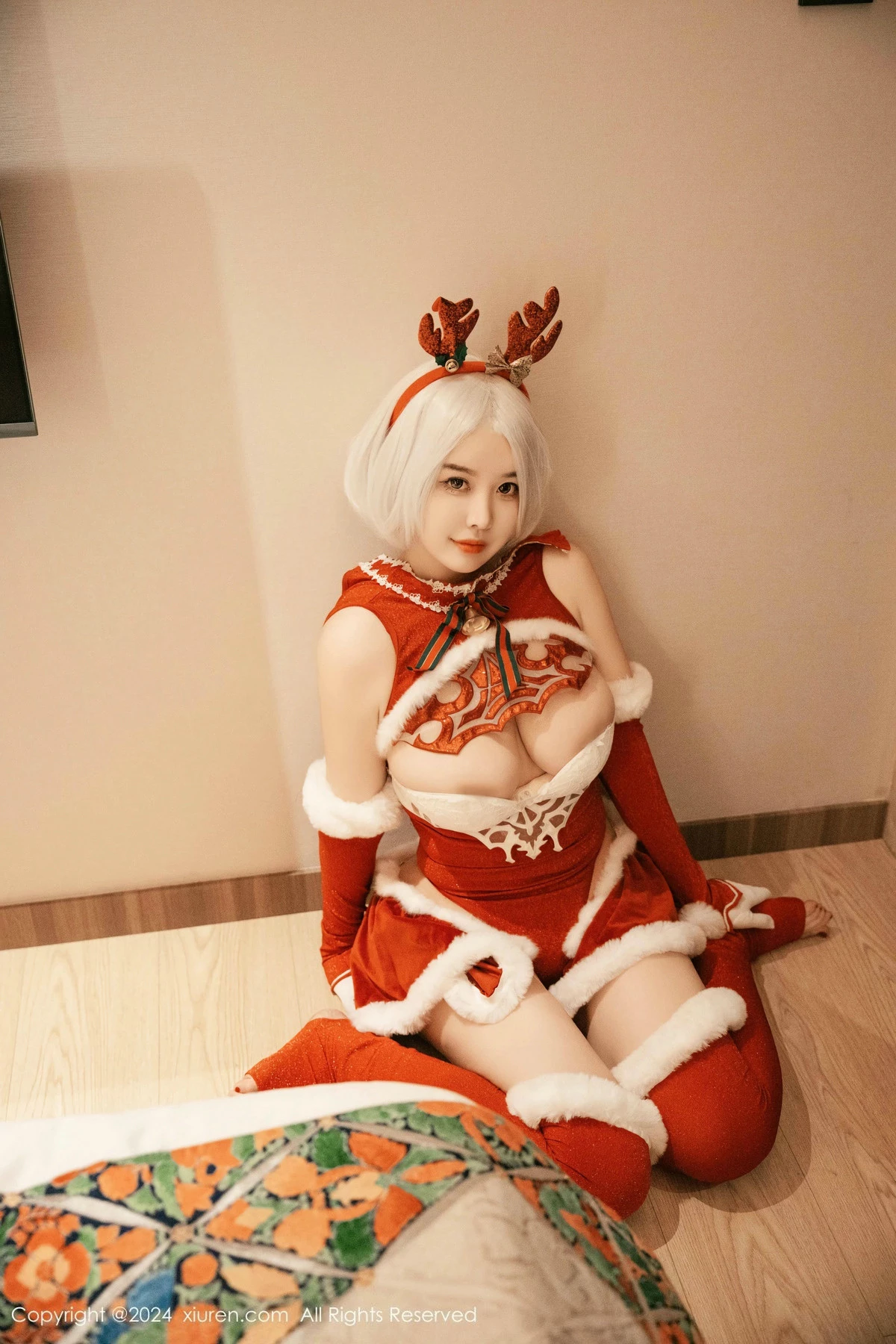 2kmn.vip_[XiuRen秀人网]No.9660_模特樱桃小犊子性感红色圣诞装扮半脱秀丰满身材完美诱惑写真55P