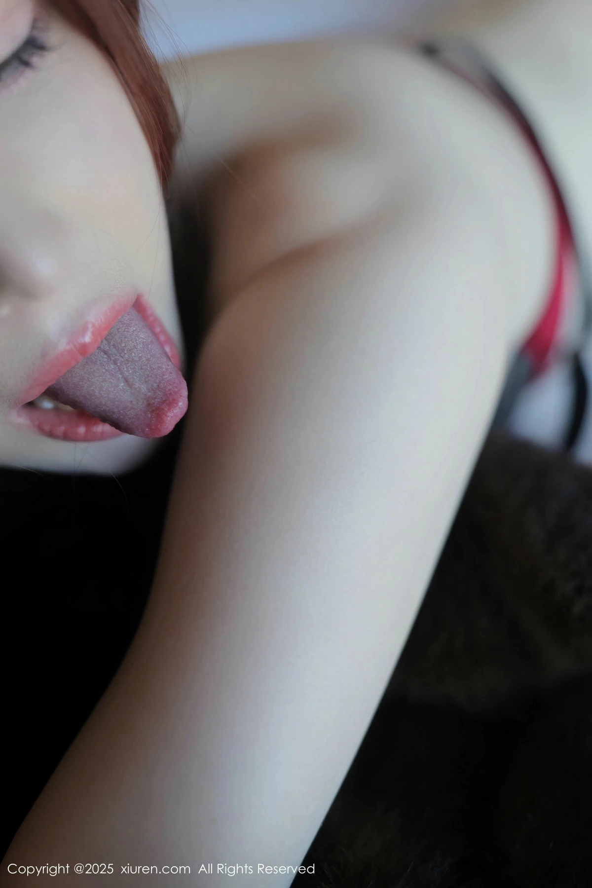 2kmn.vip_[XiuRen秀人网]No.9791_模特曼柔私房性感黑色蕾丝情趣内衣配黑丝袜秀曼妙身材诱惑写真84P