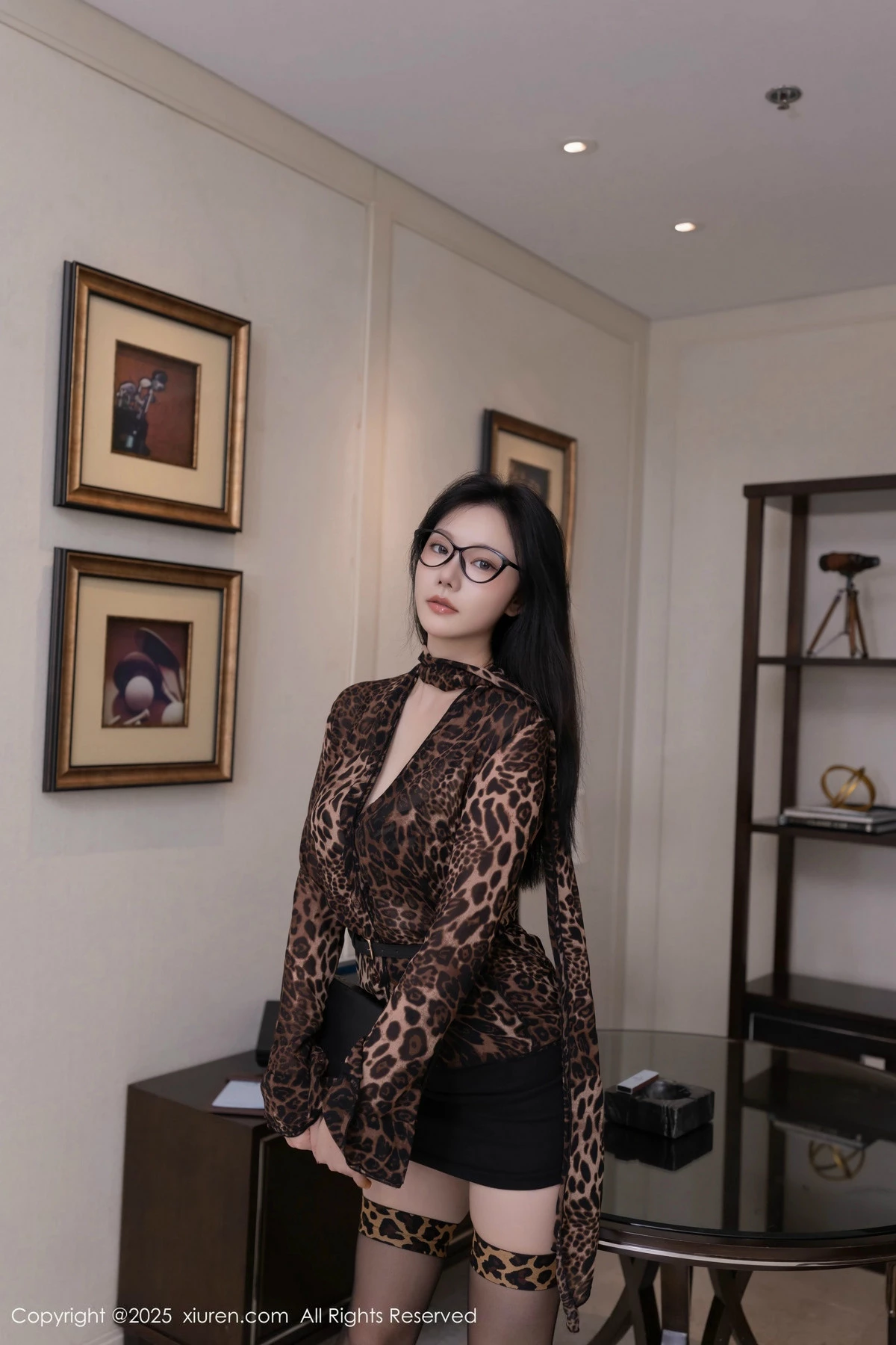 2kmn.vip_[XiuRen秀人网]No.9794_模特安然anran豹纹外套露豹纹内衣配黑丝袜秀柔美身段诱惑写真80P