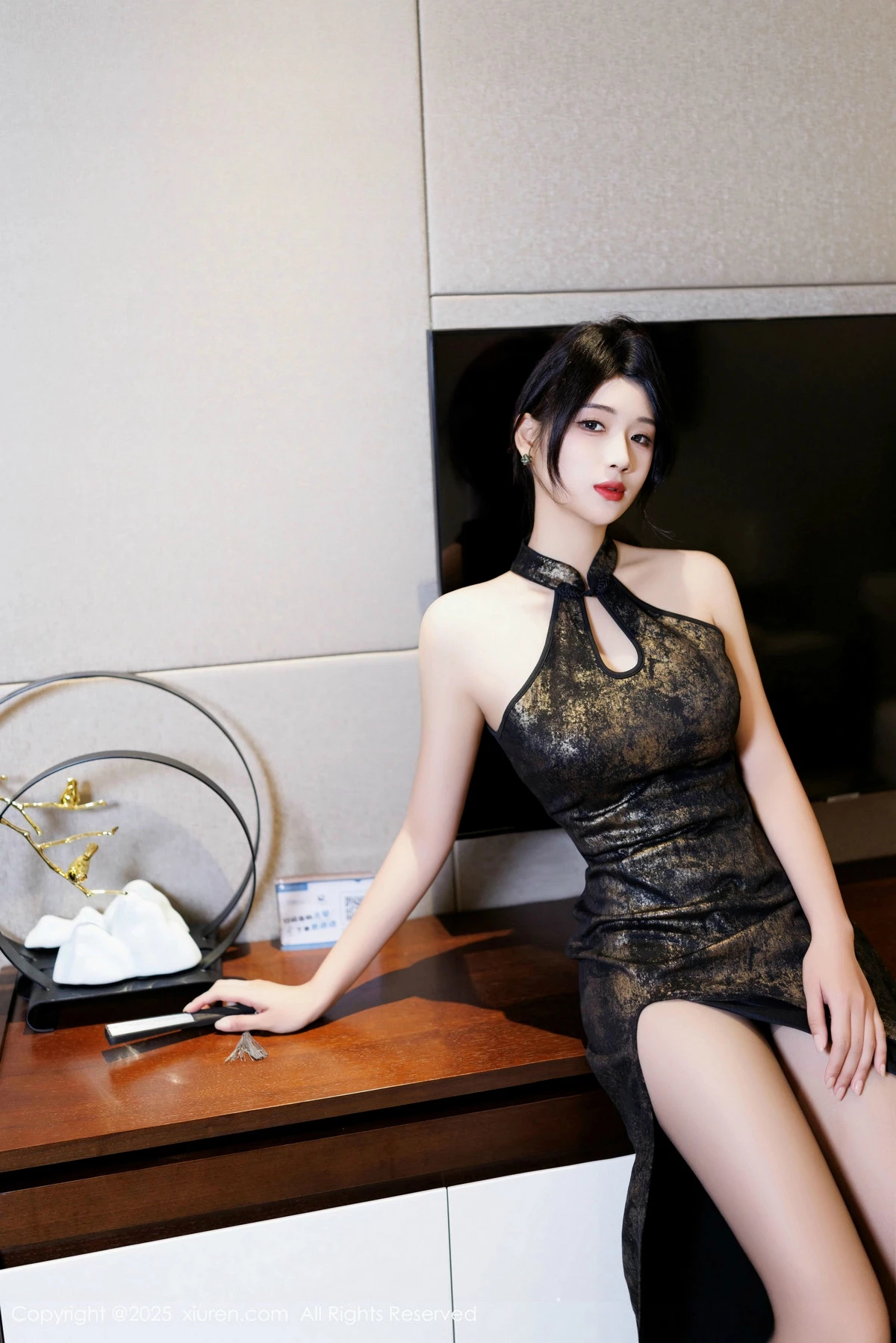 2kmn.vip_[XiuRen秀人网]No.9793_模特南乔私房性感黑色情趣内衣配黑丝吊袜秀完美身材诱惑写真86P