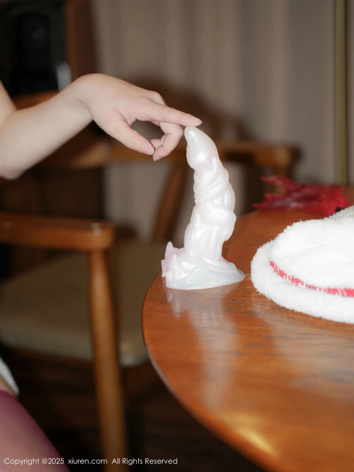 2kmn.vip_[XiuRen秀人网]No.9797_模特糖糖❤性感红色情趣内衣配红色丝袜秀曼妙身姿惹火诱惑写真64P