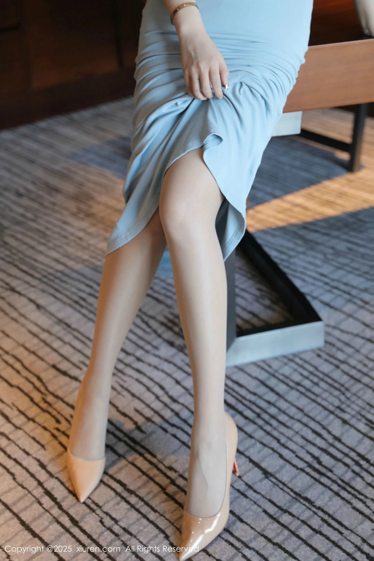 2kmn.vip_[XiuRen秀人网]No.9801_模特希雅sia私房性感白色蕾丝内衣配超薄肉丝秀丰腴身材诱惑写真83P