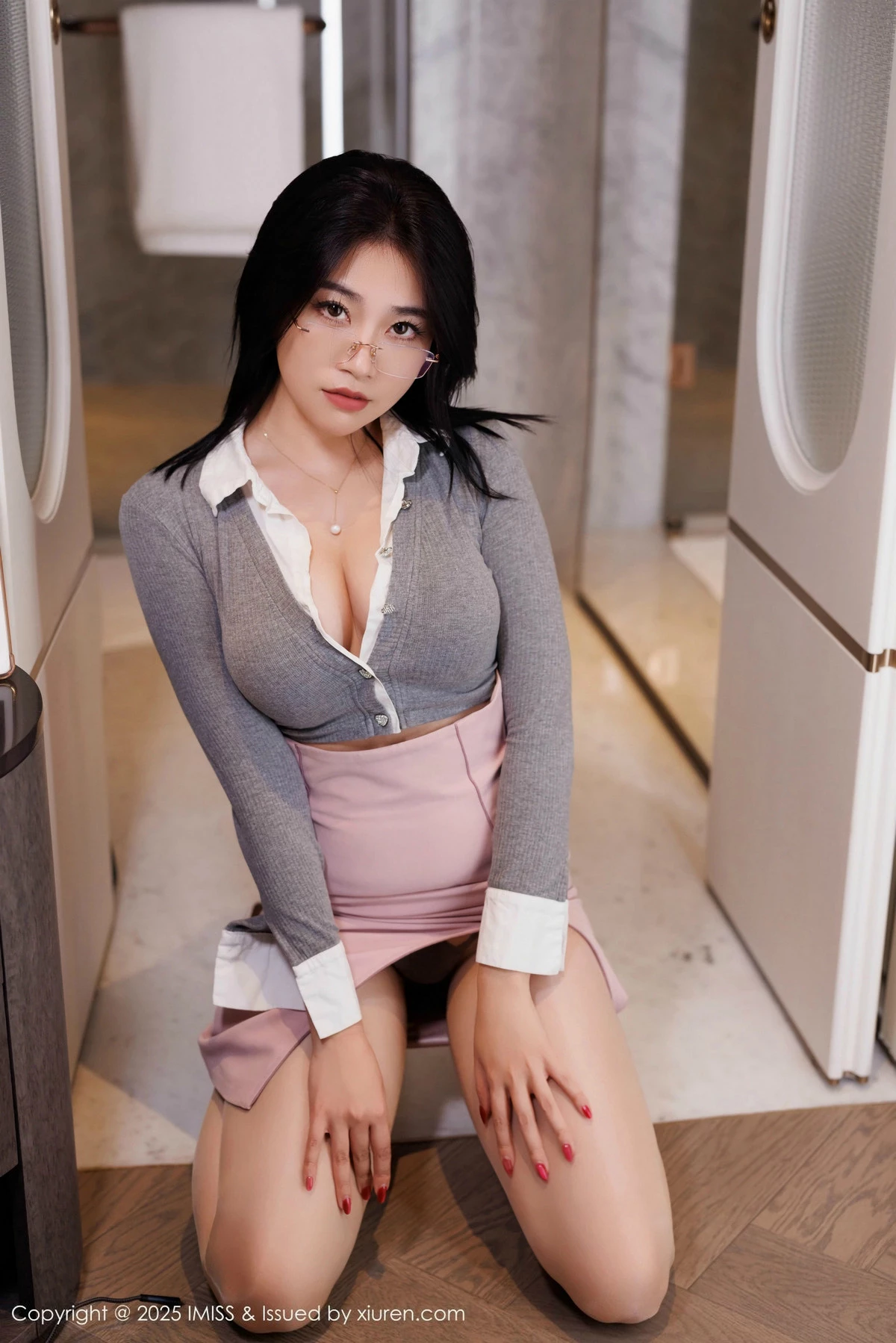 2kmn.vip_[IMISS爱蜜社]Vol.784_女神许诺Sabrina性感粉色包臀裙配超薄肉丝秀完美身材诱惑写真95P