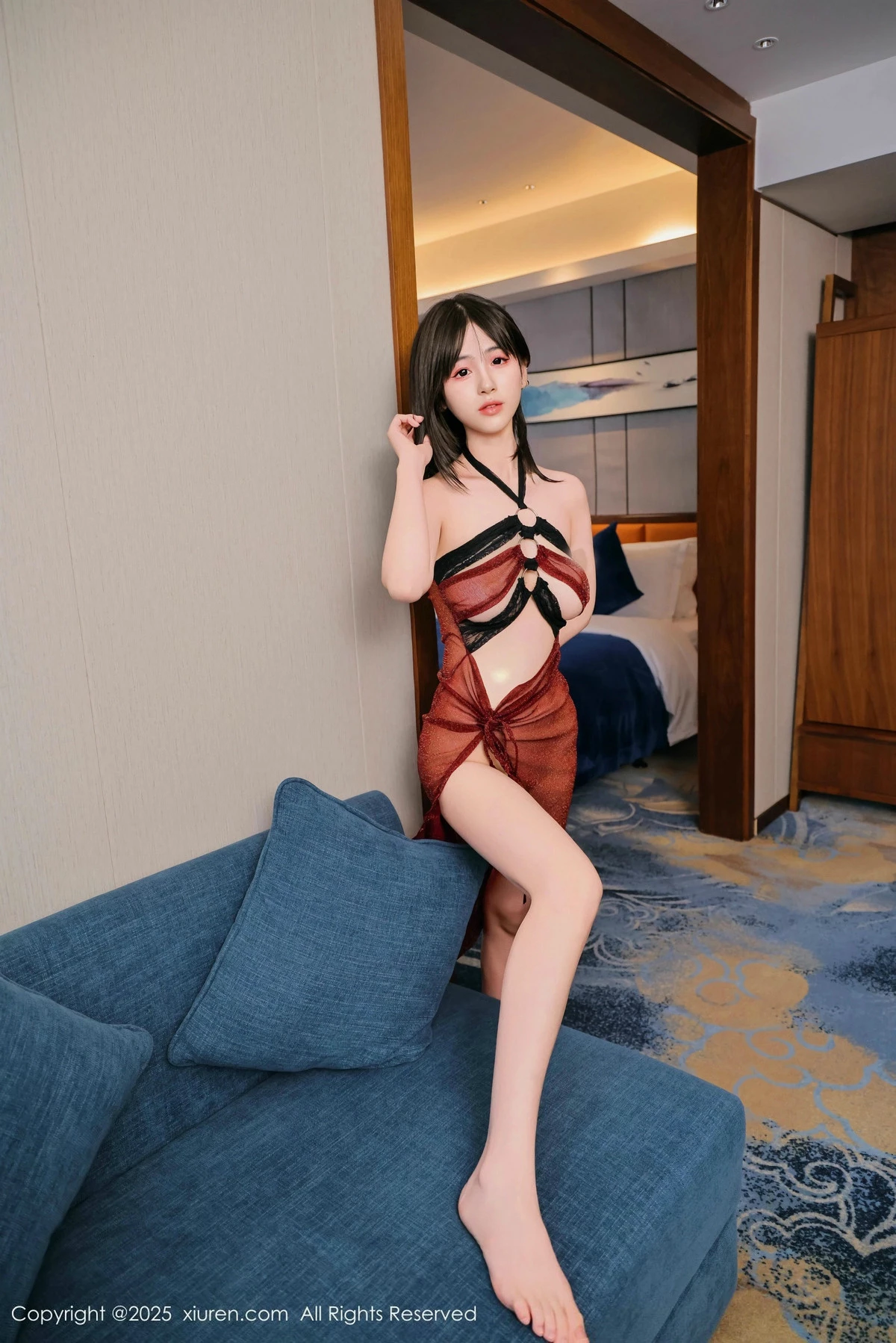 2kmn.vip_[XiuRen秀人网]No.9804_模特奶芙乔乔性感红黑薄纱古装服饰半脱秀凹凸身材撩人诱惑写真81P