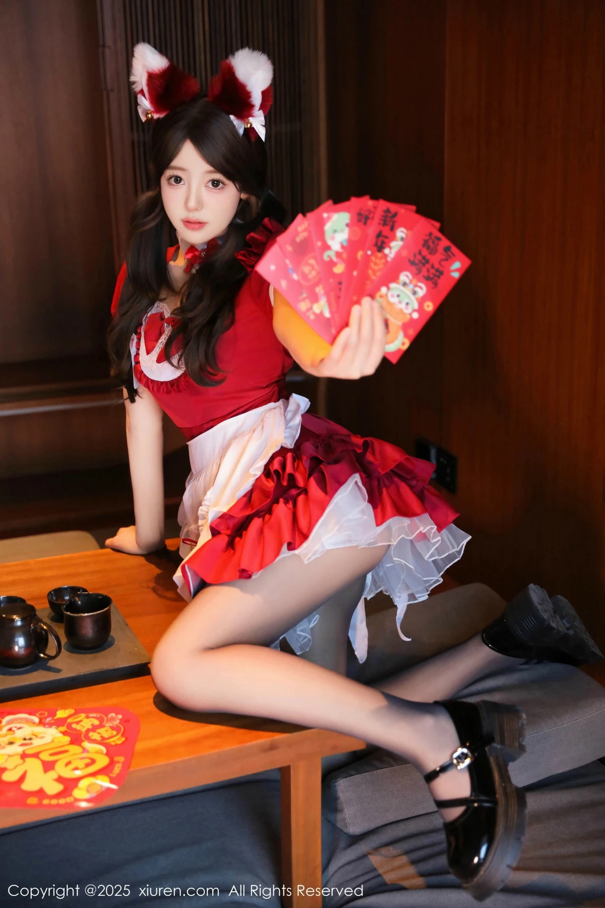 2kmn.vip_[XiuRen秀人网]No.9814_模特桃妖夭红色喜庆女仆服露红色内衣配超薄黑丝秀美腿诱惑写真87P