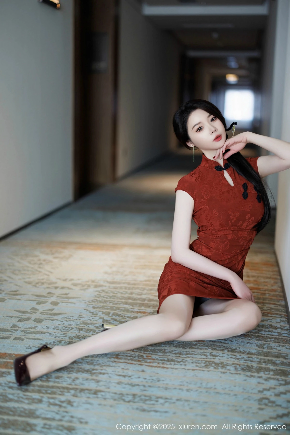 2kmn.vip_[XiuRen秀人网]No.9812_模特梦心玥性感红色旗袍服饰露红色内衣秀高挑曼妙身姿诱惑写真91P