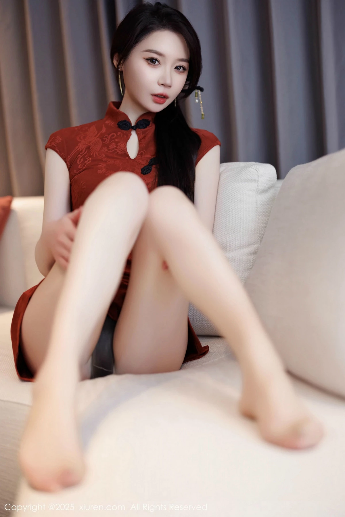 2kmn.vip_[XiuRen秀人网]No.9812_模特梦心玥性感红色旗袍服饰露红色内衣秀高挑曼妙身姿诱惑写真91P