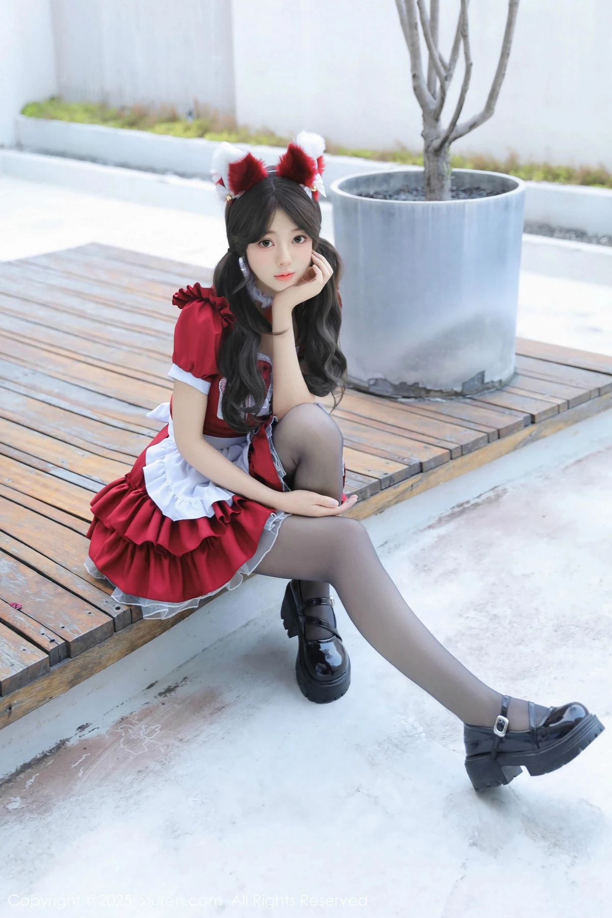 2kmn.vip_[XiuRen秀人网]No.9814_模特桃妖夭红色喜庆女仆服露红色内衣配超薄黑丝秀美腿诱惑写真87P