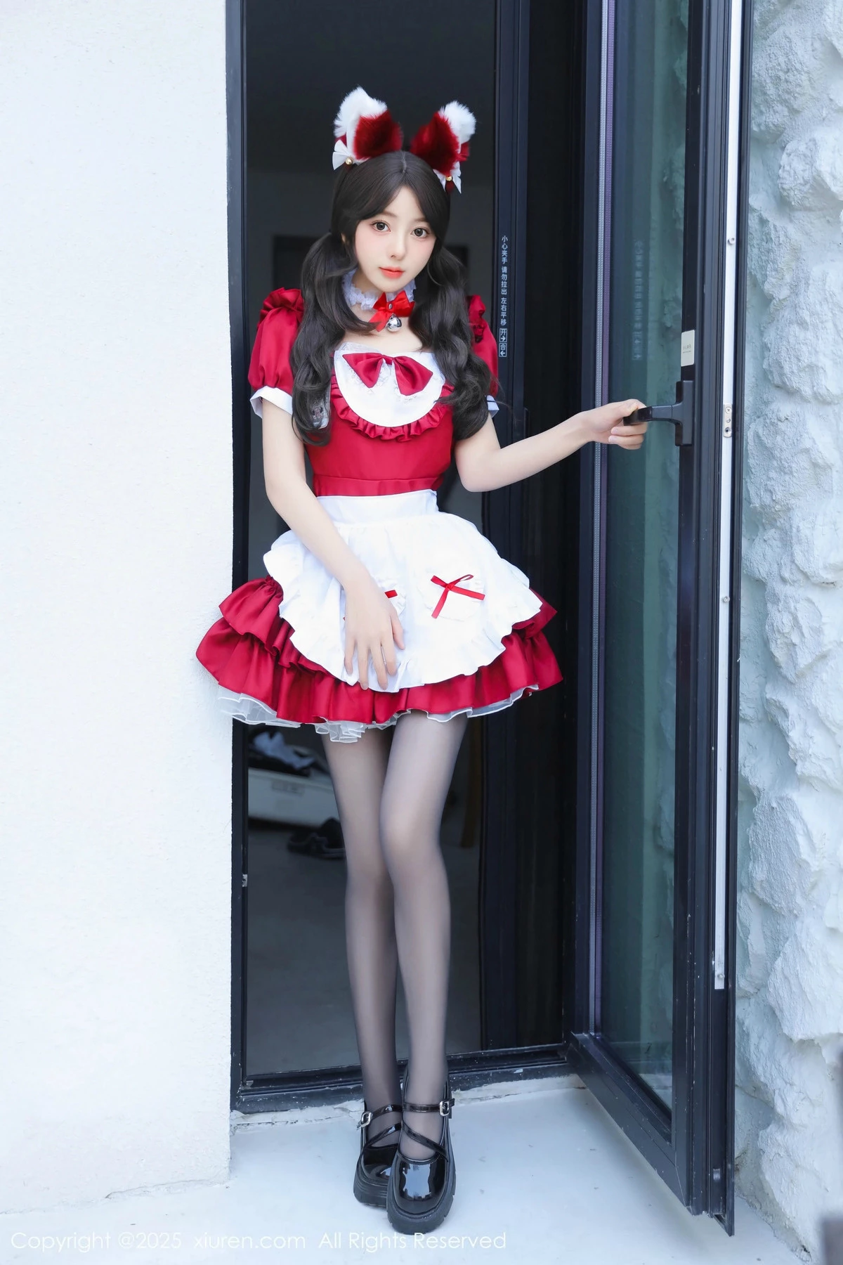 2kmn.vip_[XiuRen秀人网]No.9814_模特桃妖夭红色喜庆女仆服露红色内衣配超薄黑丝秀美腿诱惑写真87P