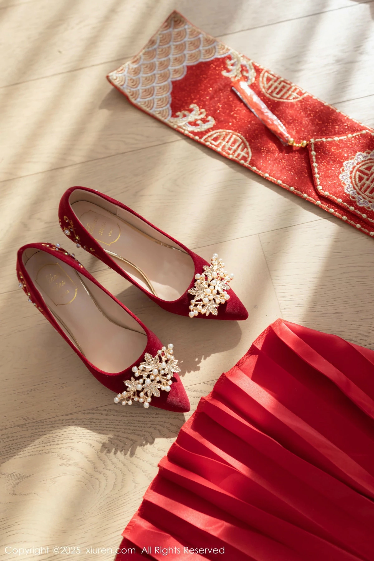 2kmn.vip_[XiuRen秀人网]No.9811_模特杏子Yada性感新娘装红色情趣内衣配超薄肉丝秀美腿诱惑写真84P