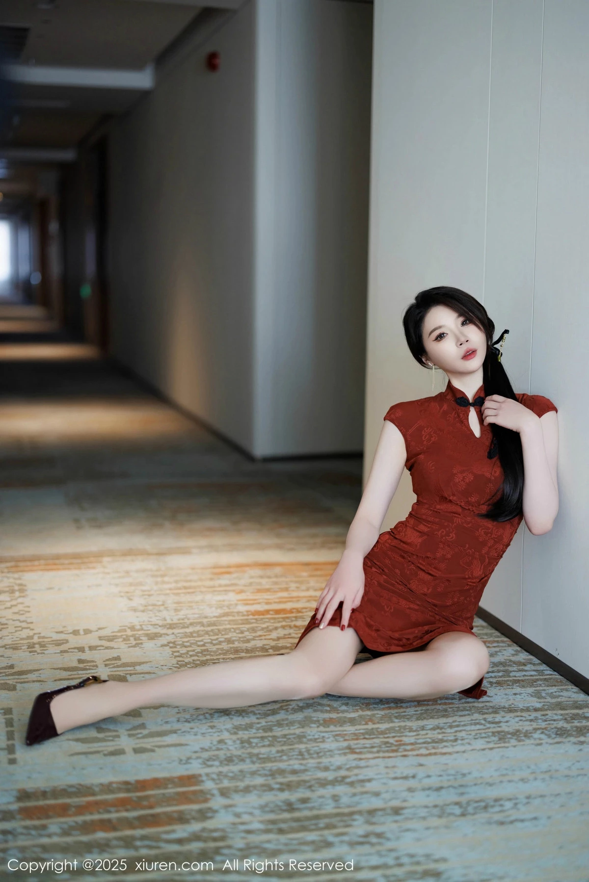 2kmn.vip_[XiuRen秀人网]No.9812_模特梦心玥性感红色旗袍服饰露红色内衣秀高挑曼妙身姿诱惑写真91P