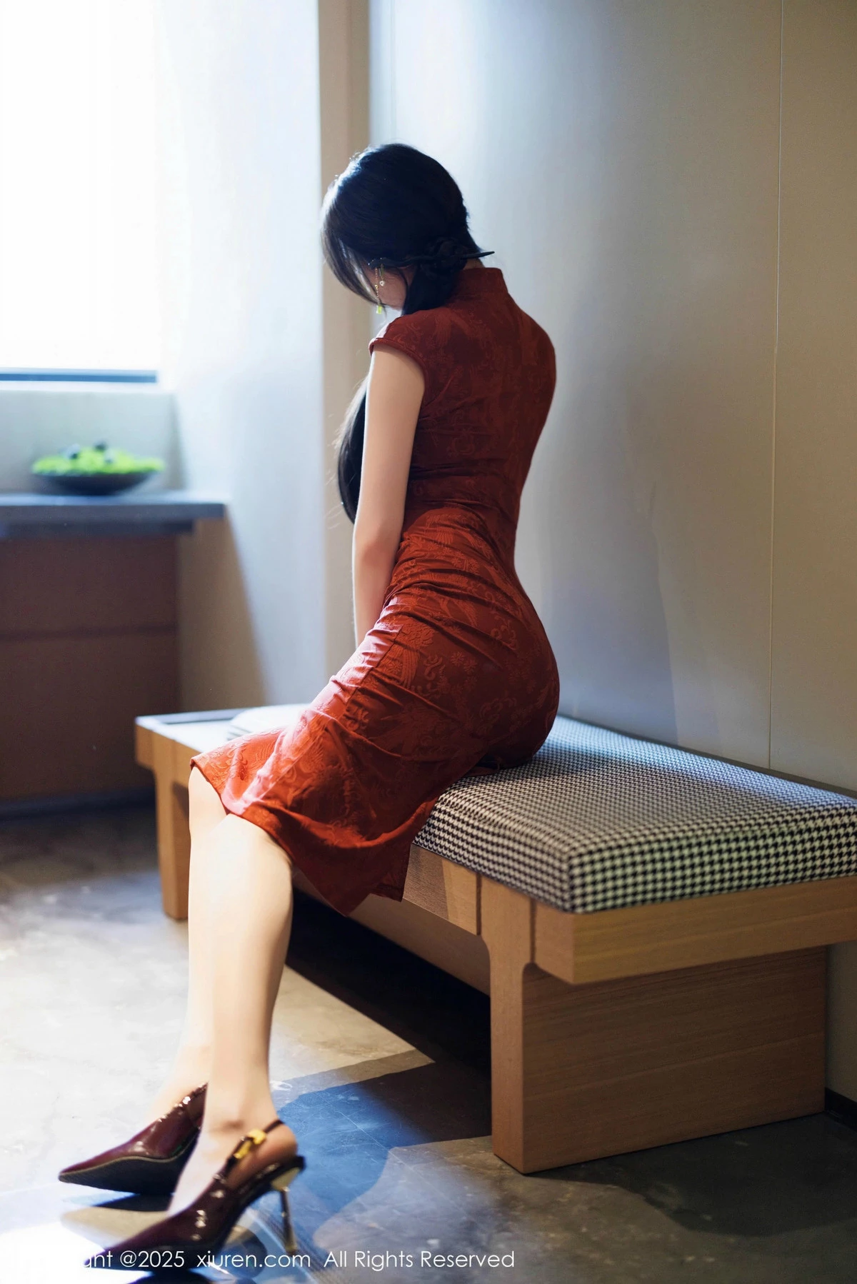 2kmn.vip_[XiuRen秀人网]No.9812_模特梦心玥性感红色旗袍服饰露红色内衣秀高挑曼妙身姿诱惑写真91P