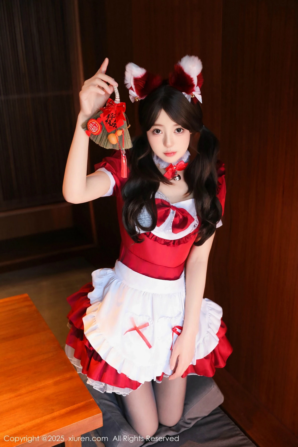 2kmn.vip_[XiuRen秀人网]No.9814_模特桃妖夭红色喜庆女仆服露红色内衣配超薄黑丝秀美腿诱惑写真87P