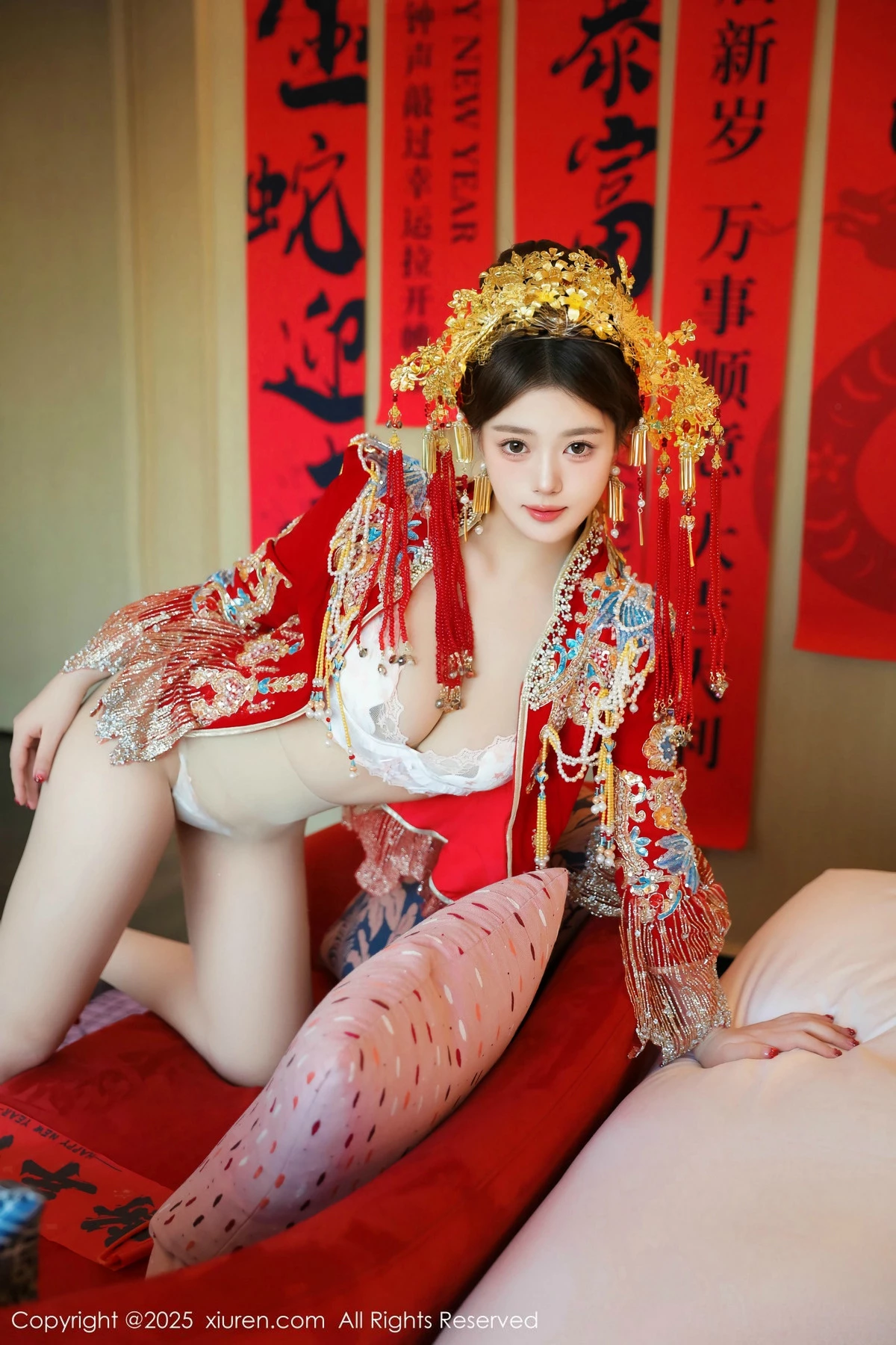 2kmn.vip_[XiuRen秀人网]No.9823_模特蛋蛋宝新年主题性感红色新娘装露白色内衣秀丰腴身材诱惑写真79P