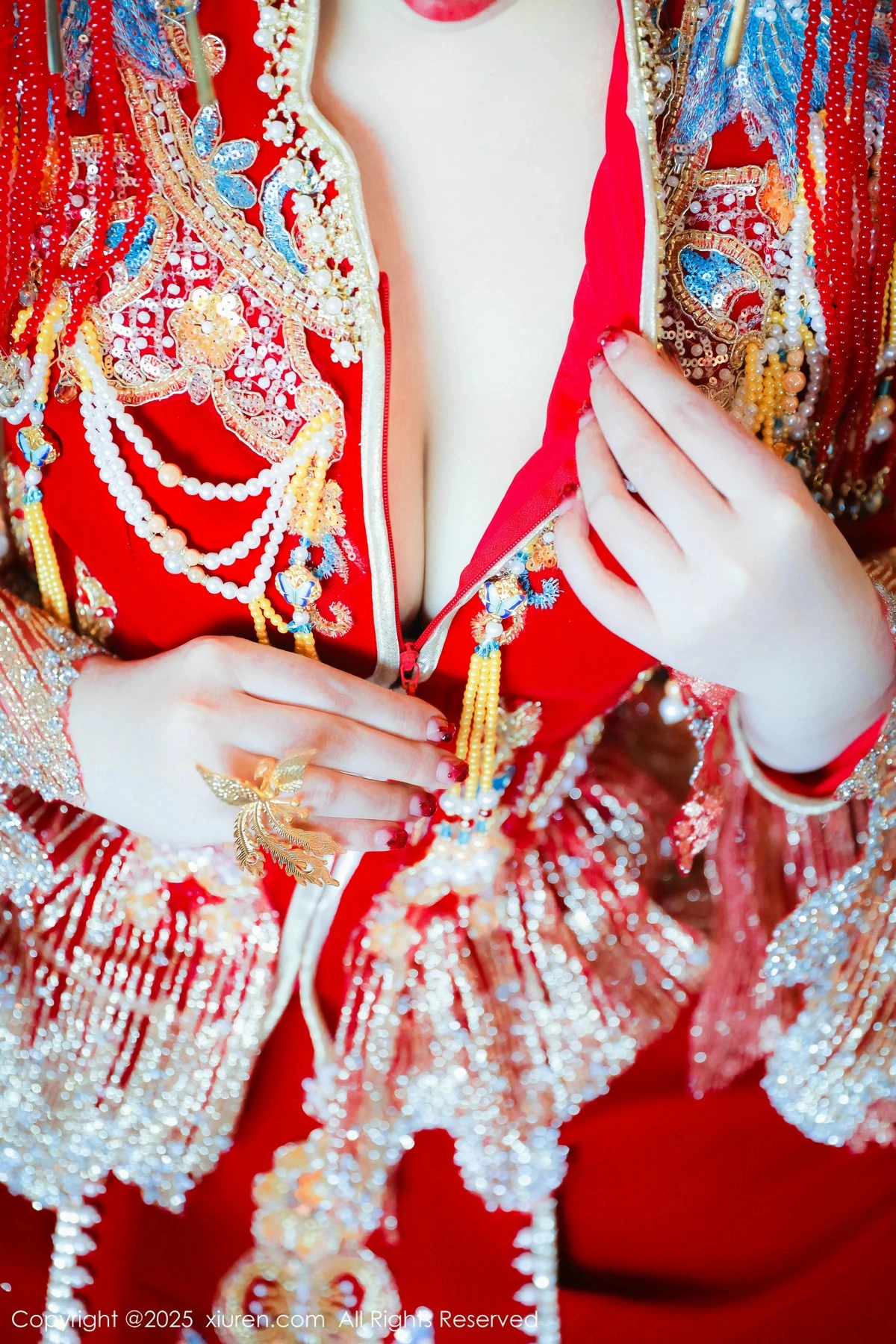 2kmn.vip_[XiuRen秀人网]No.9823_模特蛋蛋宝新年主题性感红色新娘装露白色内衣秀丰腴身材诱惑写真79P