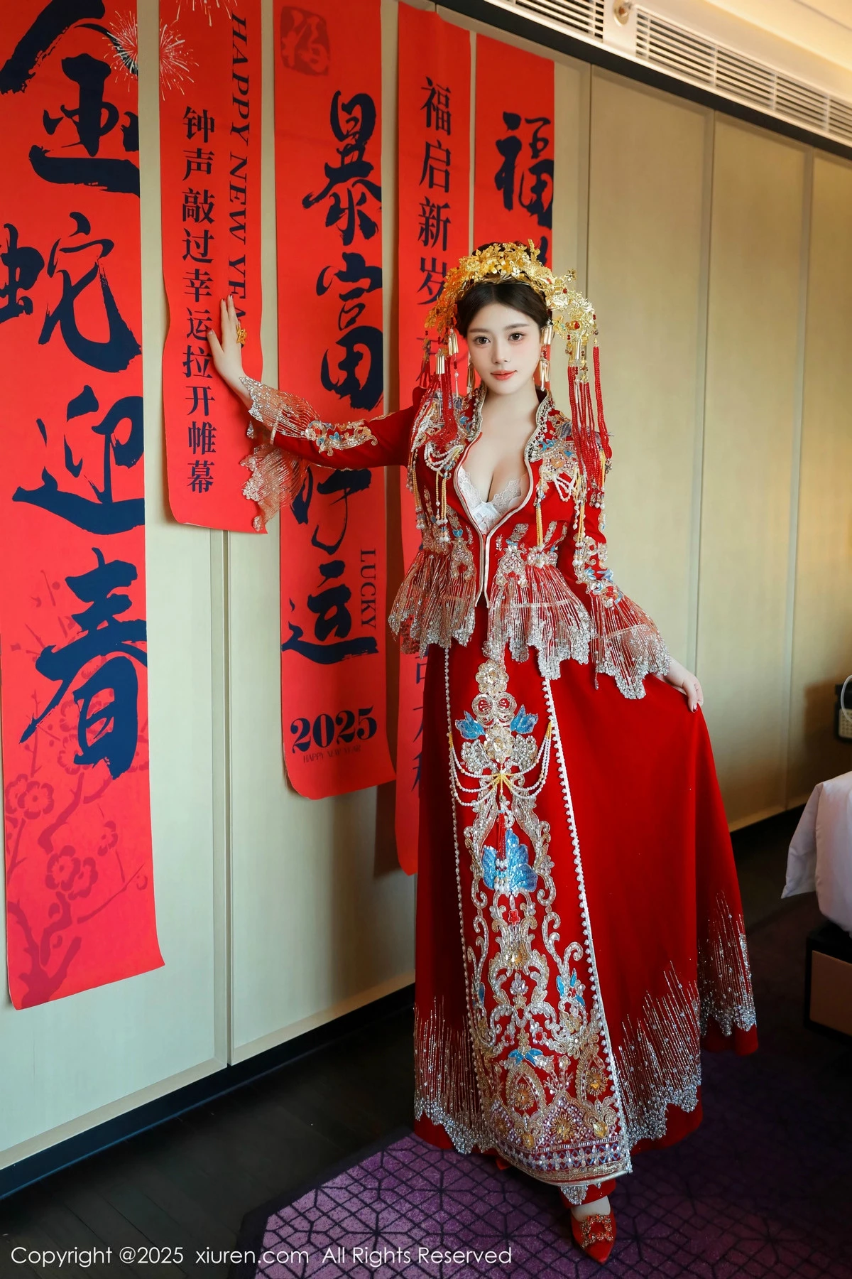 2kmn.vip_[XiuRen秀人网]No.9823_模特蛋蛋宝新年主题性感红色新娘装露白色内衣秀丰腴身材诱惑写真79P