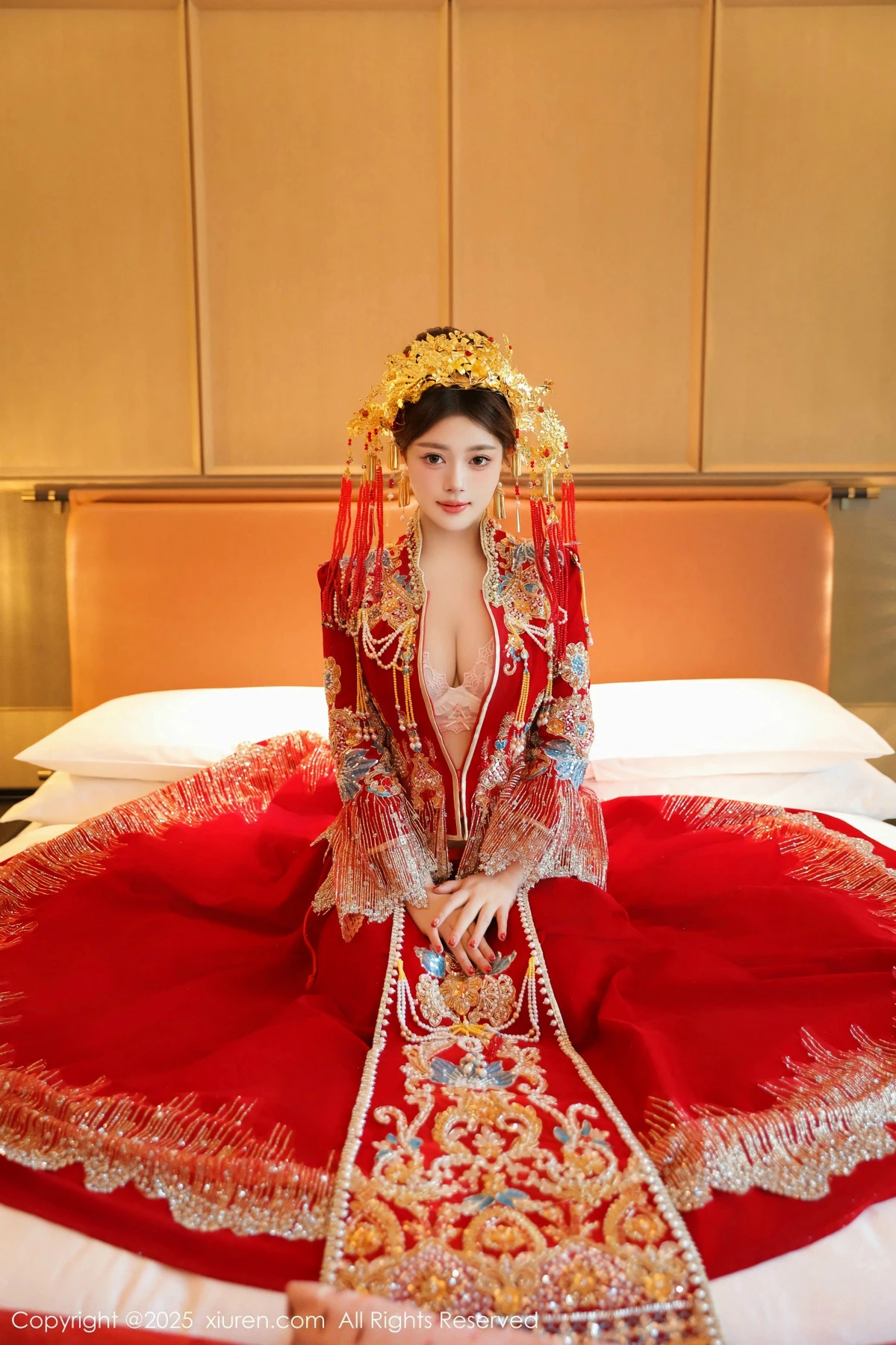 2kmn.vip_[XiuRen秀人网]No.9823_模特蛋蛋宝新年主题性感红色新娘装露白色内衣秀丰腴身材诱惑写真79P