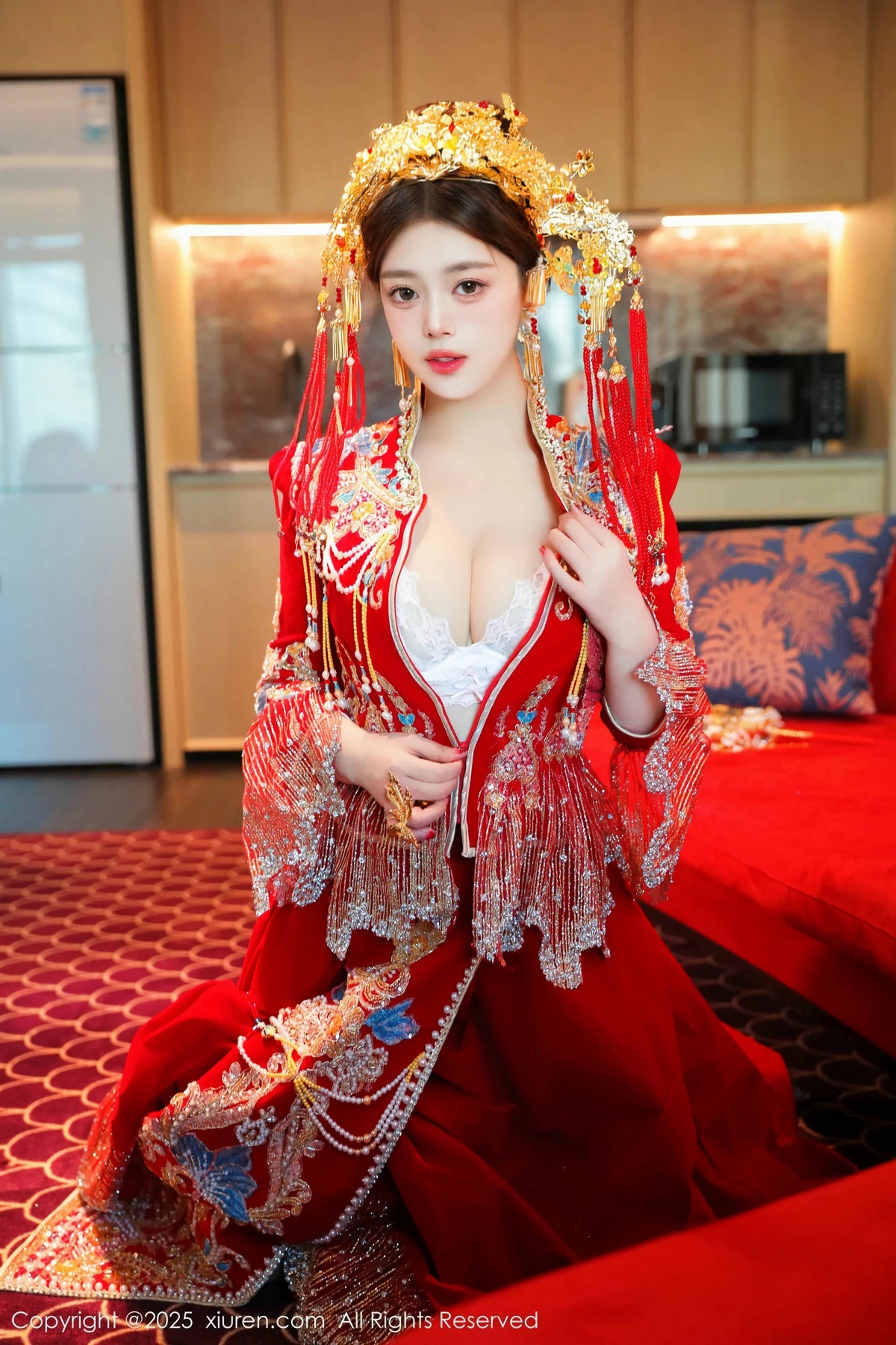 2kmn.vip_[XiuRen秀人网]No.9823_模特蛋蛋宝新年主题性感红色新娘装露白色内衣秀丰腴身材诱惑写真79P