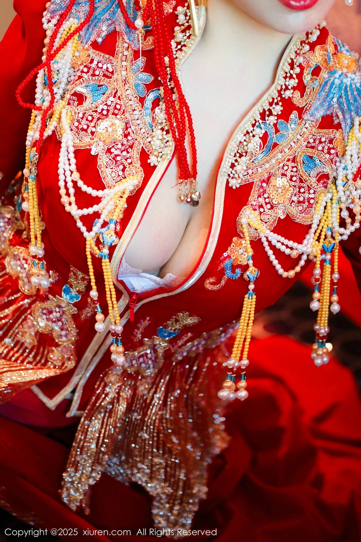 2kmn.vip_[XiuRen秀人网]No.9823_模特蛋蛋宝新年主题性感红色新娘装露白色内衣秀丰腴身材诱惑写真79P