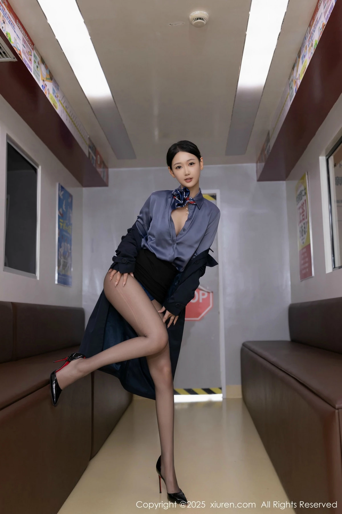2kmn.vip_[XiuRen秀人网]No.9824_模特唐安琪性感深色空姐制服露蓝色蕾丝内衣秀曼妙身姿诱惑写真83P
