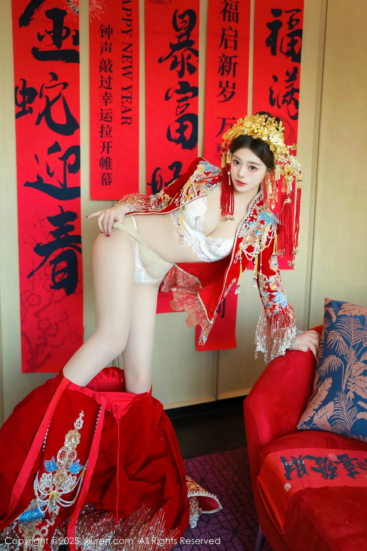 2kmn.vip_[XiuRen秀人网]No.9823_模特蛋蛋宝新年主题性感红色新娘装露白色内衣秀丰腴身材诱惑写真79P