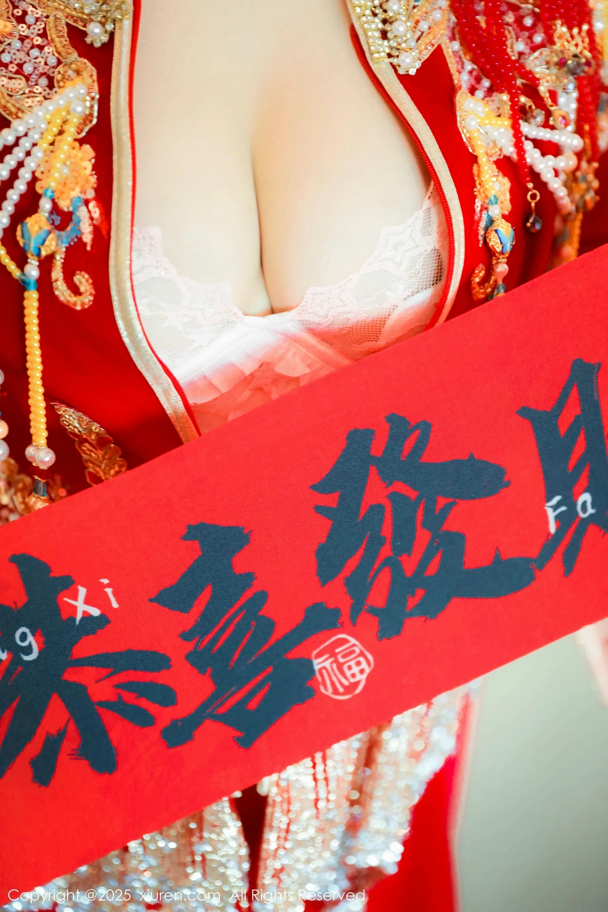 2kmn.vip_[XiuRen秀人网]No.9823_模特蛋蛋宝新年主题性感红色新娘装露白色内衣秀丰腴身材诱惑写真79P