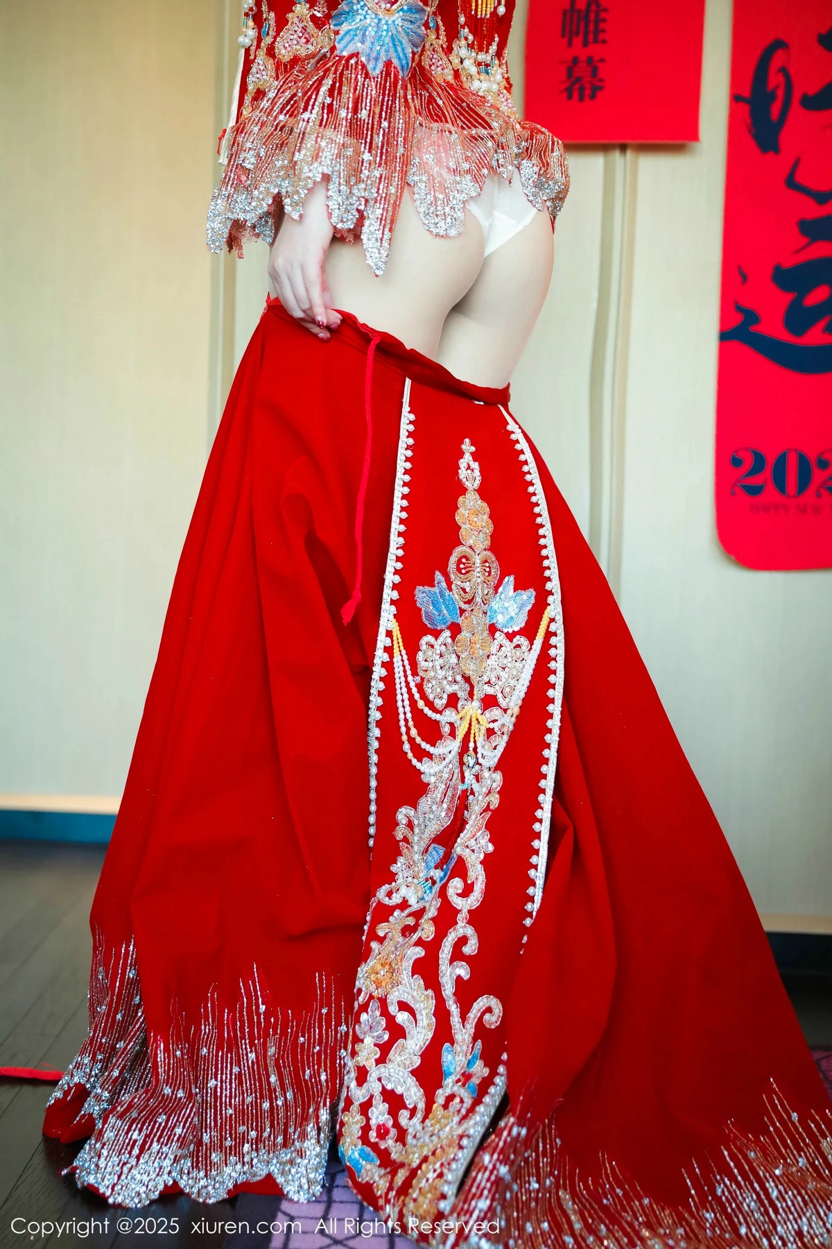 2kmn.vip_[XiuRen秀人网]No.9823_模特蛋蛋宝新年主题性感红色新娘装露白色内衣秀丰腴身材诱惑写真79P