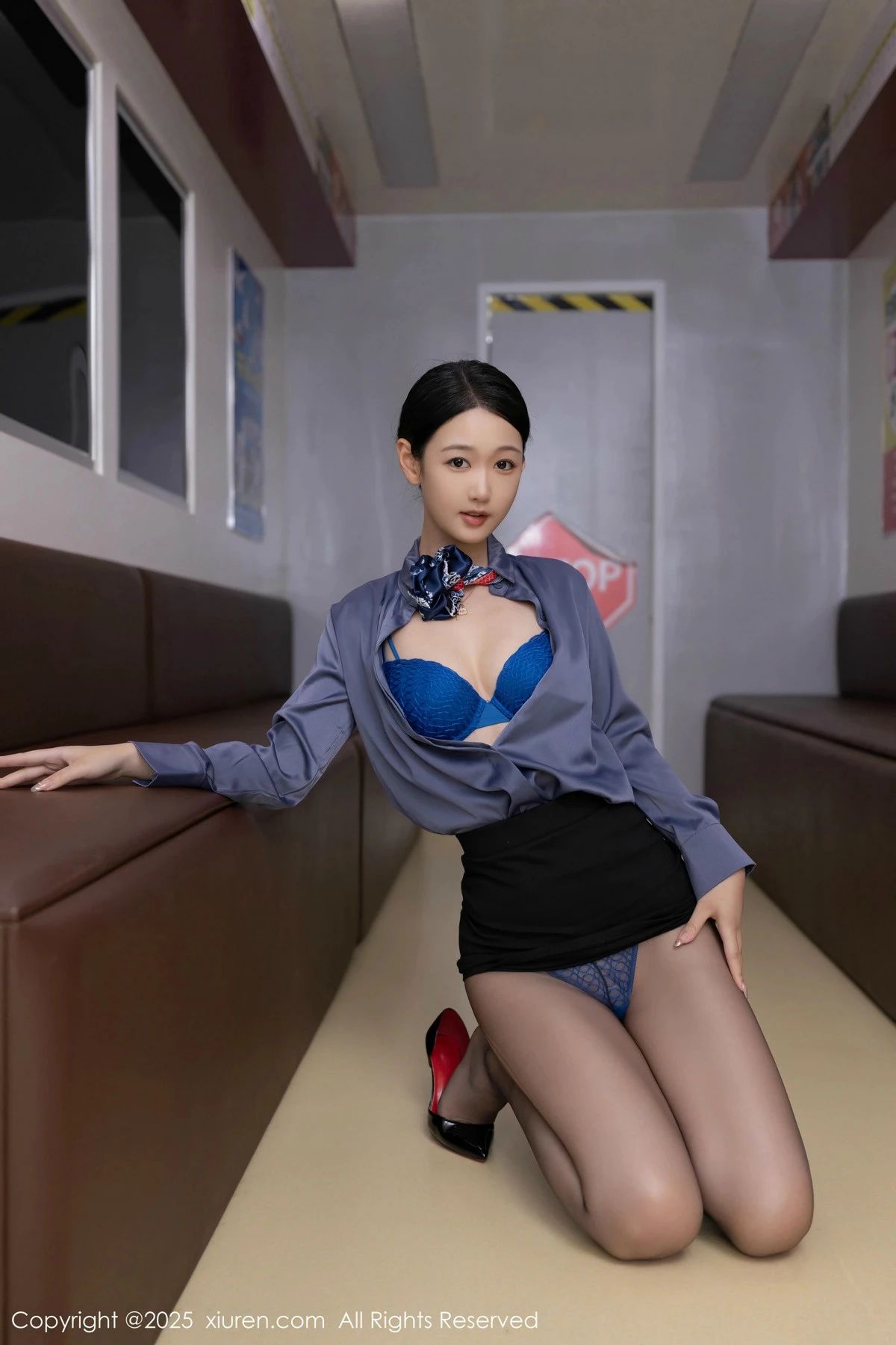 2kmn.vip_[XiuRen秀人网]No.9824_模特唐安琪性感深色空姐制服露蓝色蕾丝内衣秀曼妙身姿诱惑写真83P