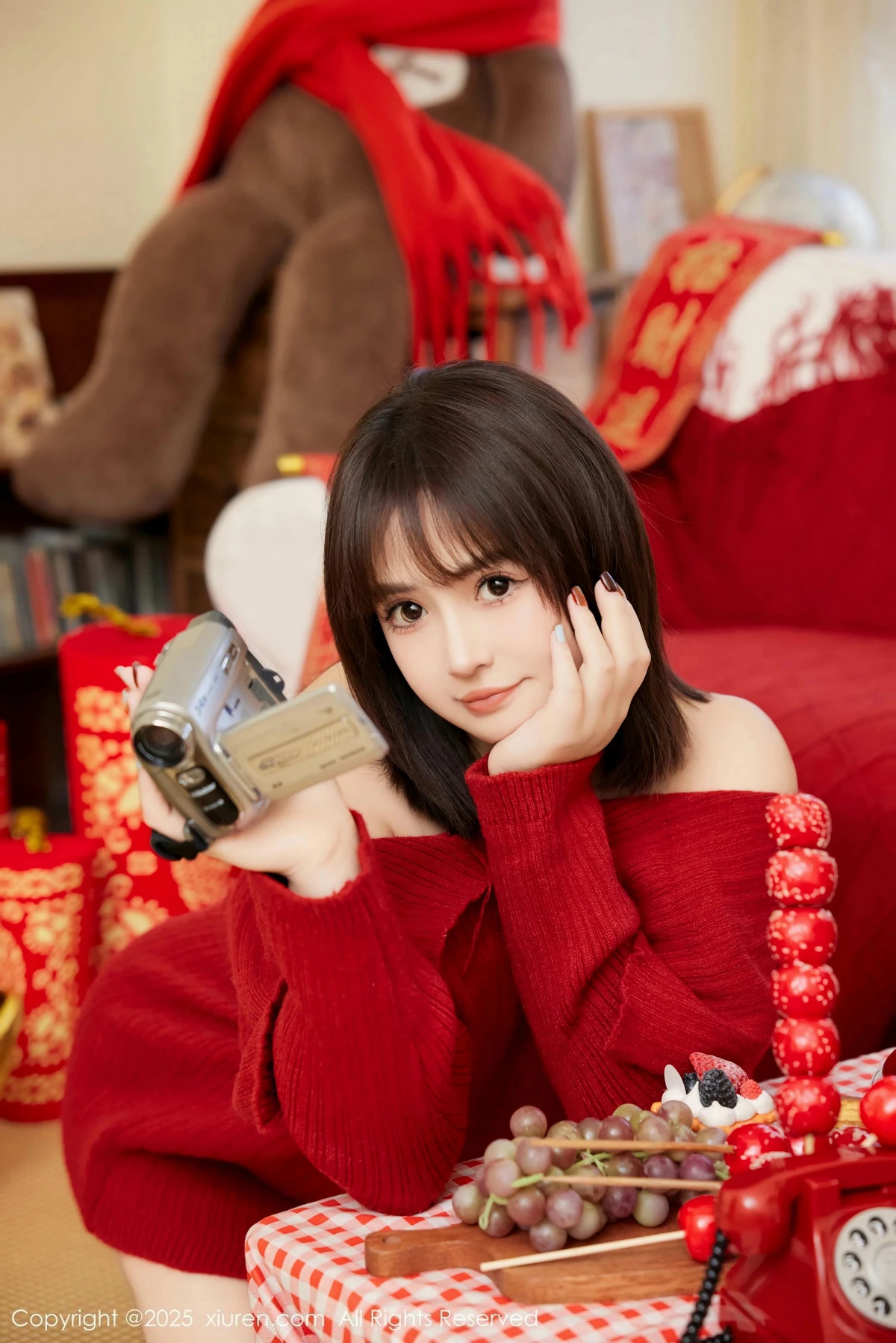 2kmn.vip_[XiuRen秀人网]No.9818_模特养乐多Doll新年主题性感喜庆红色内衣秀完美身材诱惑写真66P