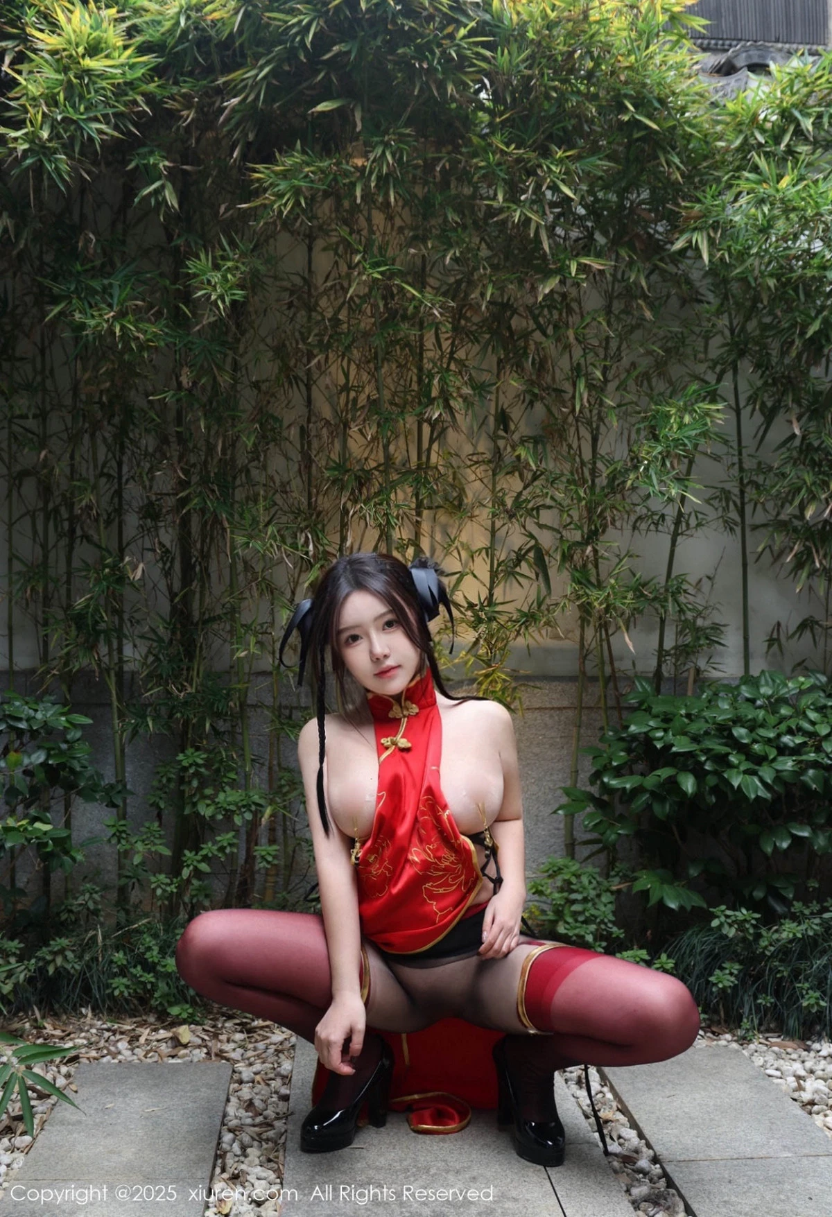 2kmn.vip_[XiuRen秀人网]No.9834_模特小薯条nienie性感红色旗袍配红丝吊袜秀曼妙身姿诱惑写真131P