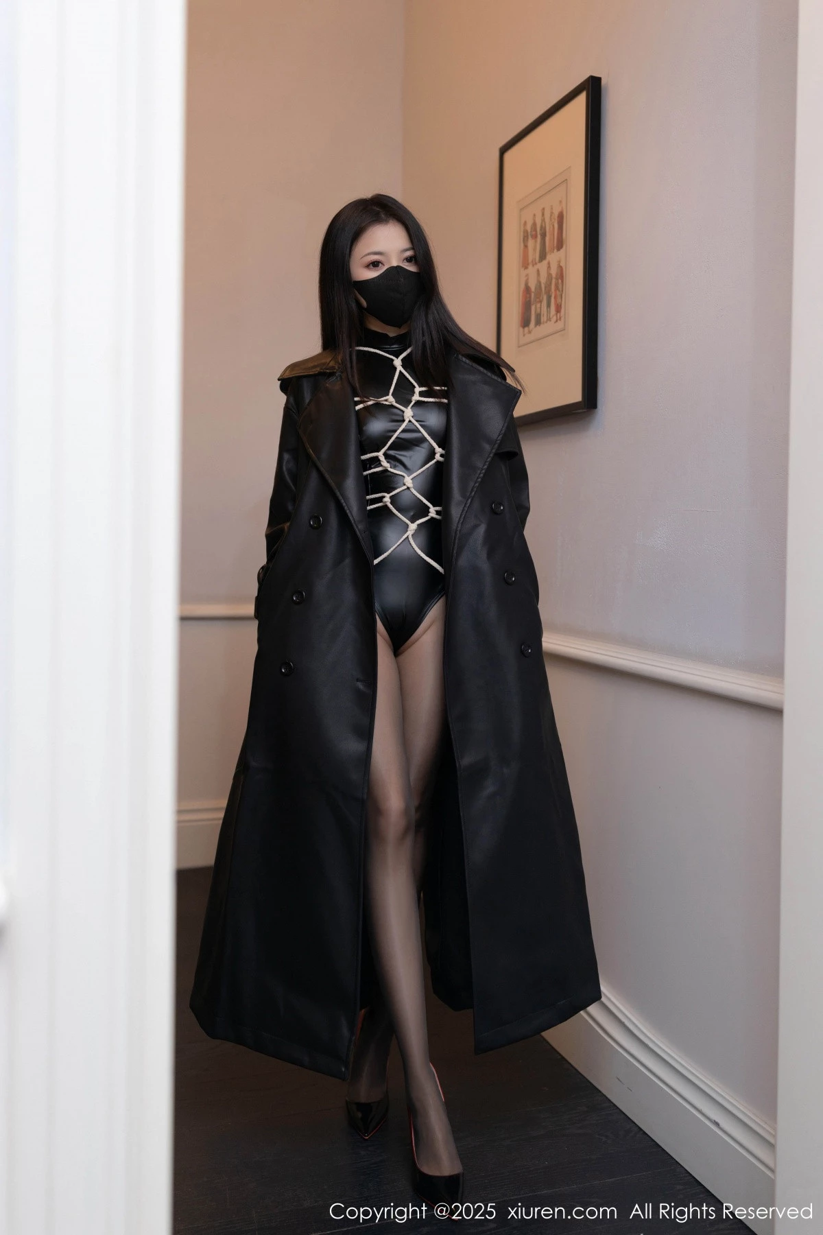 2kmn.vip_[XiuRen秀人网]No.9835_模特鱼子酱Fish性感黑色皮质服饰配超薄黑丝秀曼妙身材诱惑写真80P