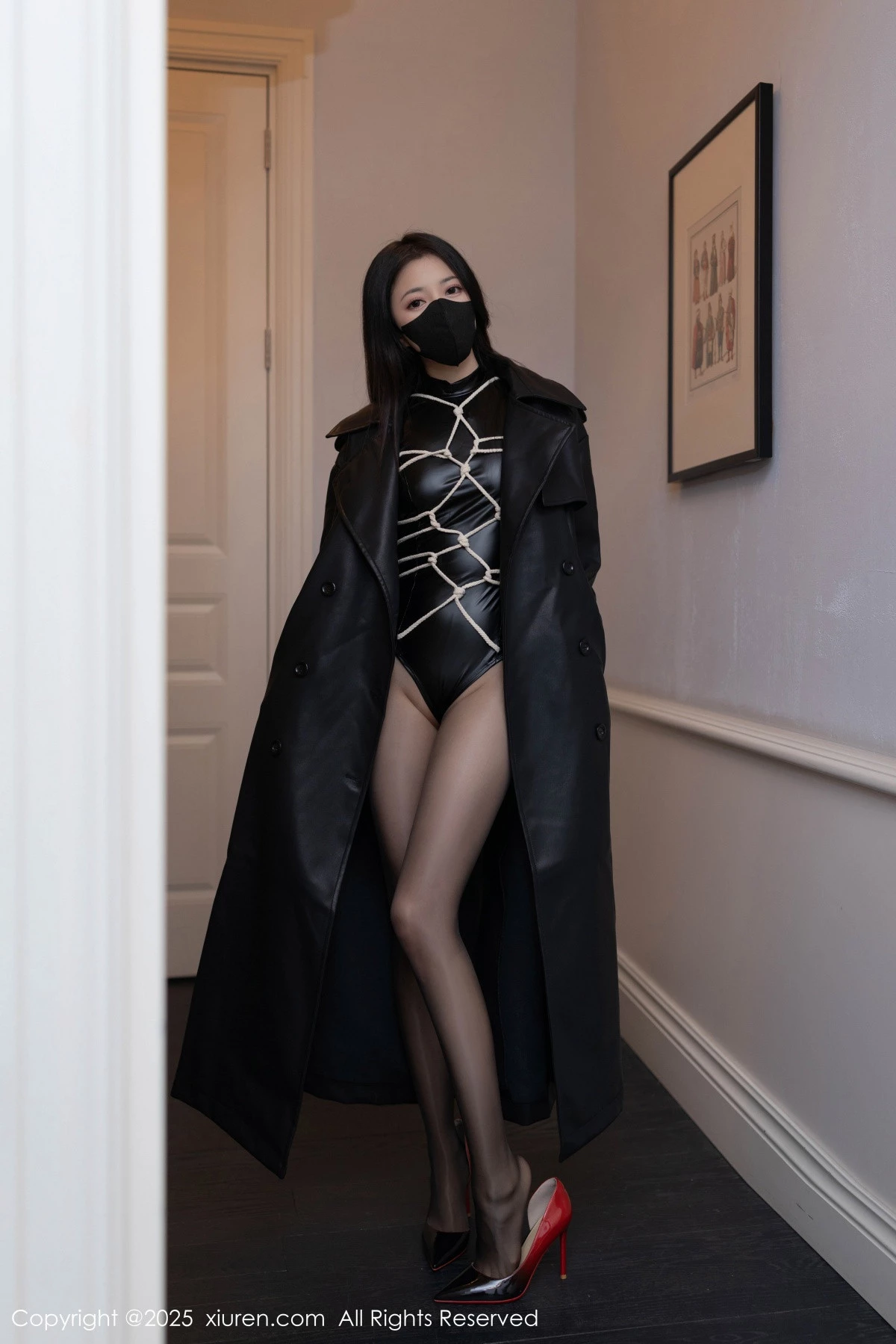 2kmn.vip_[XiuRen秀人网]No.9835_模特鱼子酱Fish性感黑色皮质服饰配超薄黑丝秀曼妙身材诱惑写真80P