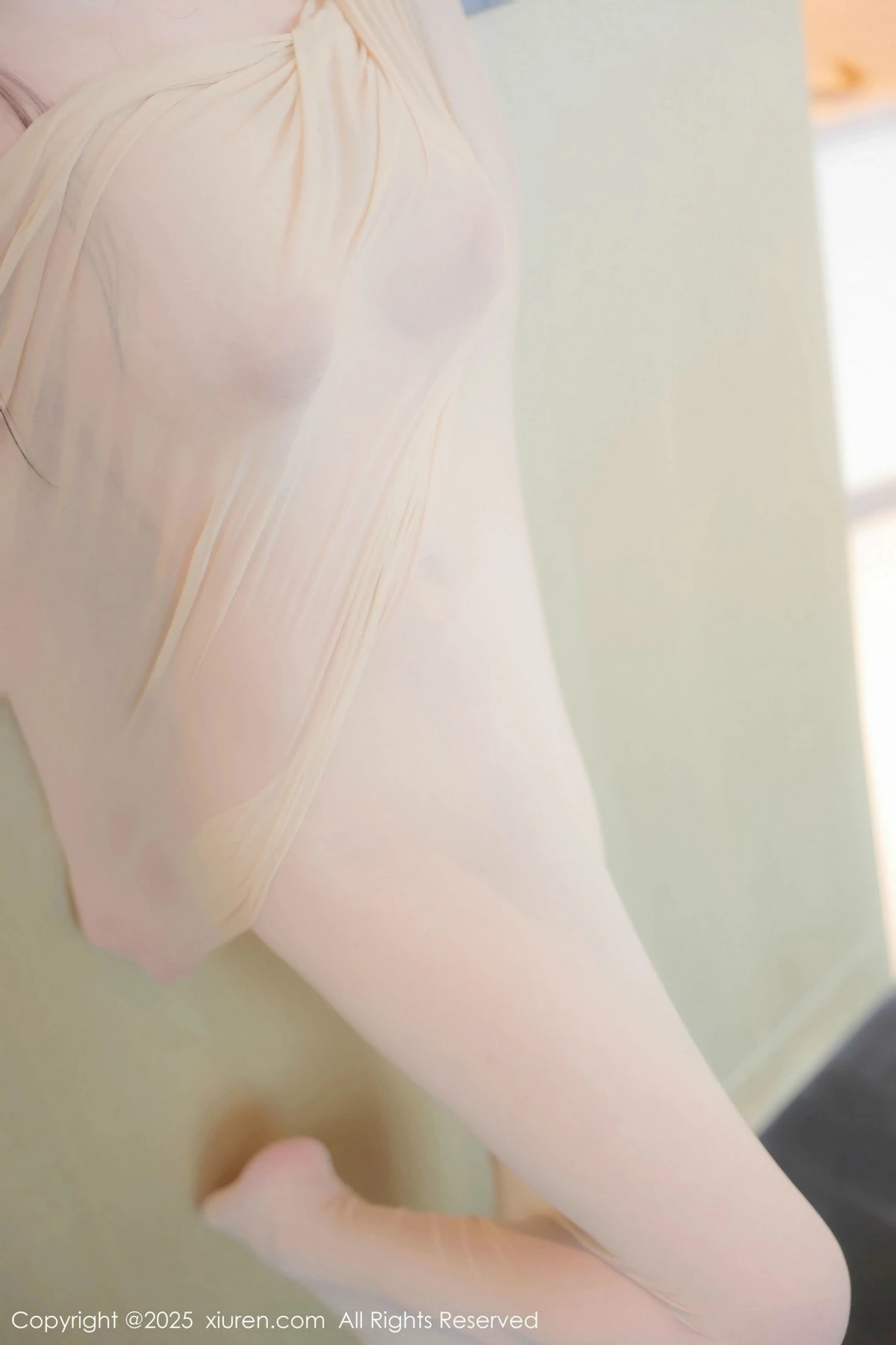 2kmn.vip_[XiuRen秀人网]No.9825_新人模特余安安性感超薄原色丝袜连体衣秀凹凸身材惹火诱惑写真83P