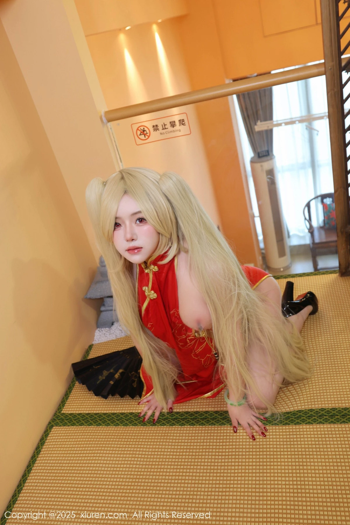 2kmn.vip_[XiuRen秀人网]No.9834_模特小薯条nienie性感红色旗袍配红丝吊袜秀曼妙身姿诱惑写真131P