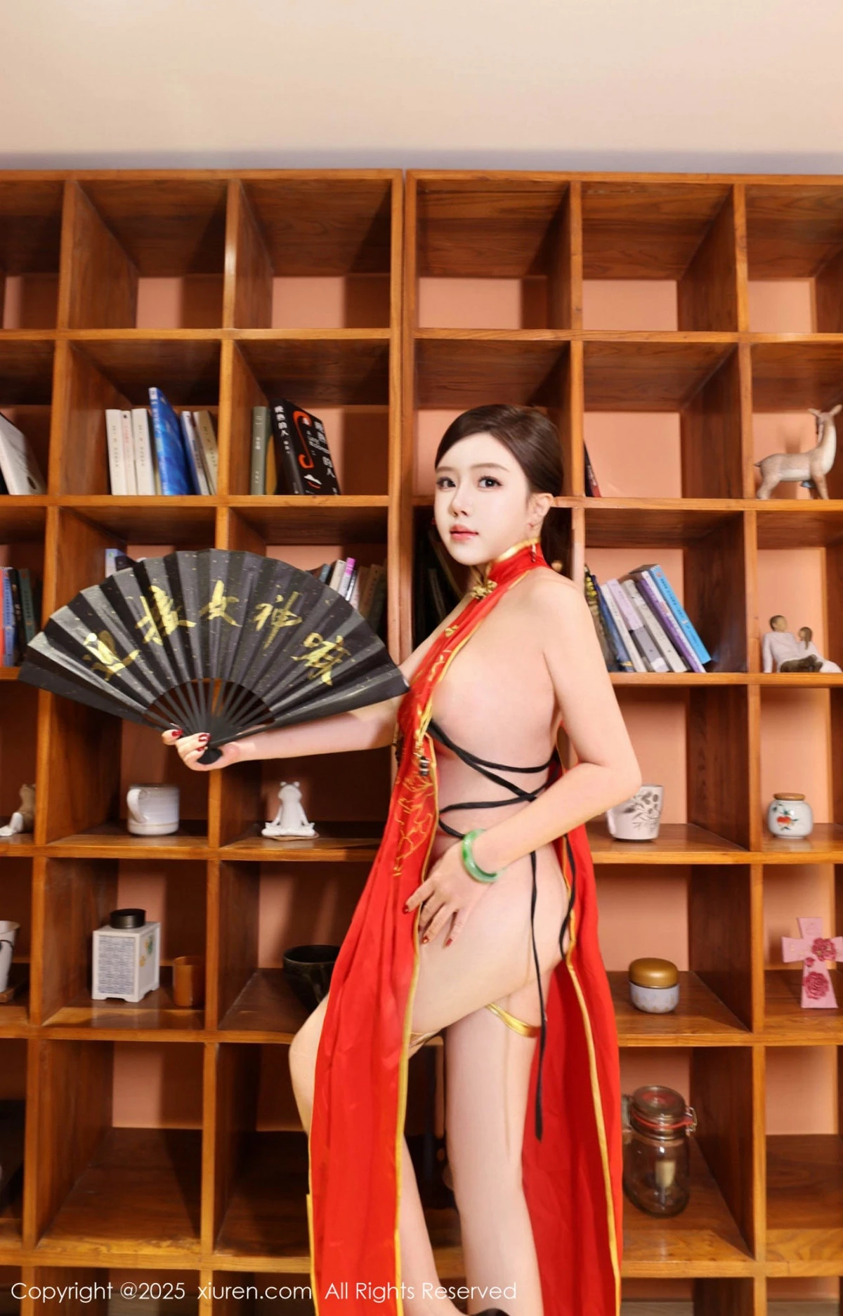 2kmn.vip_[XiuRen秀人网]No.9834_模特小薯条nienie性感红色旗袍配红丝吊袜秀曼妙身姿诱惑写真131P