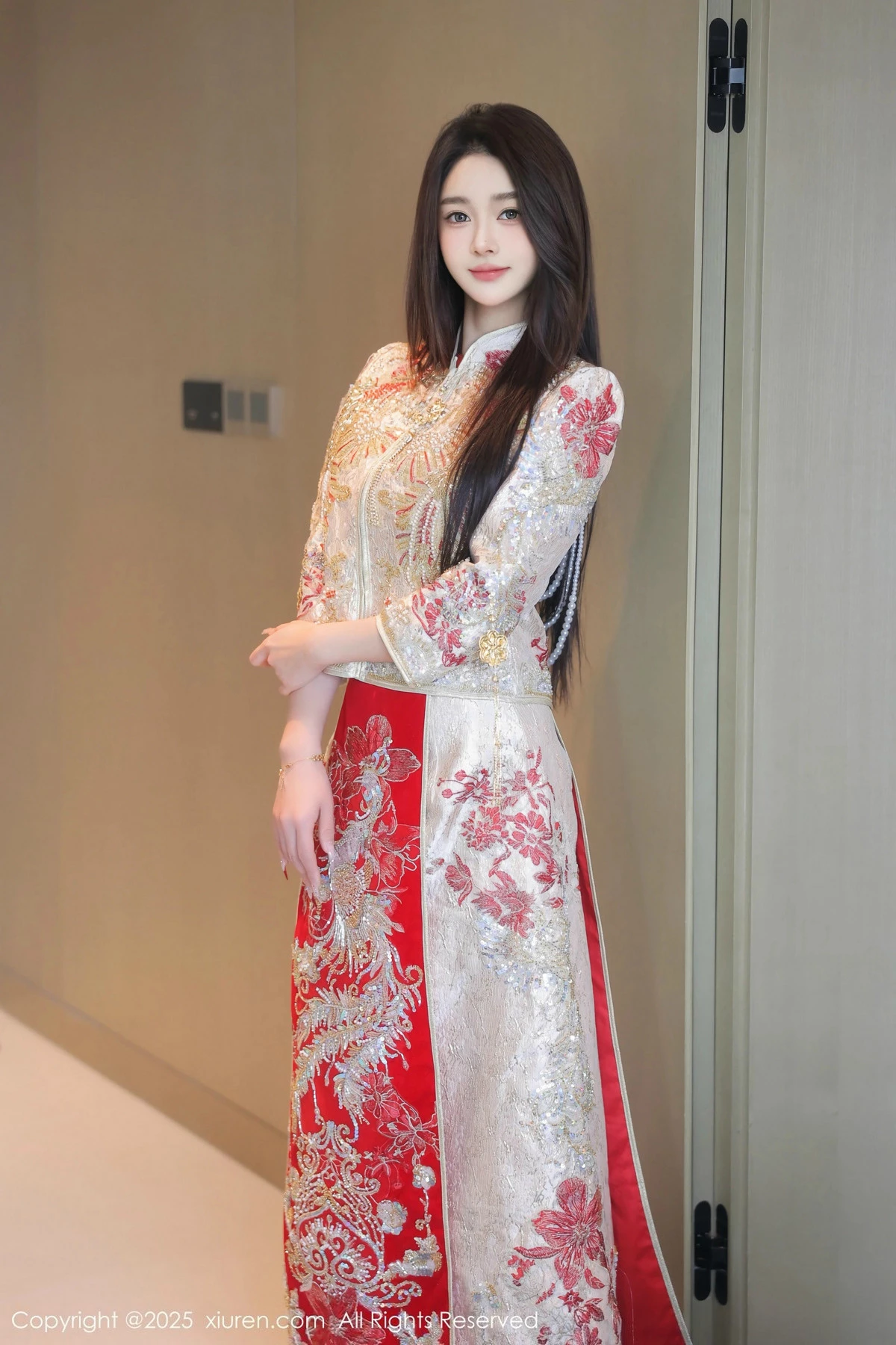 2kmn.vip_[XiuRen秀人网]No.9833_模特Candy糖糖性感喜庆服饰露红色情趣服饰秀丰腴身材诱惑写真88P