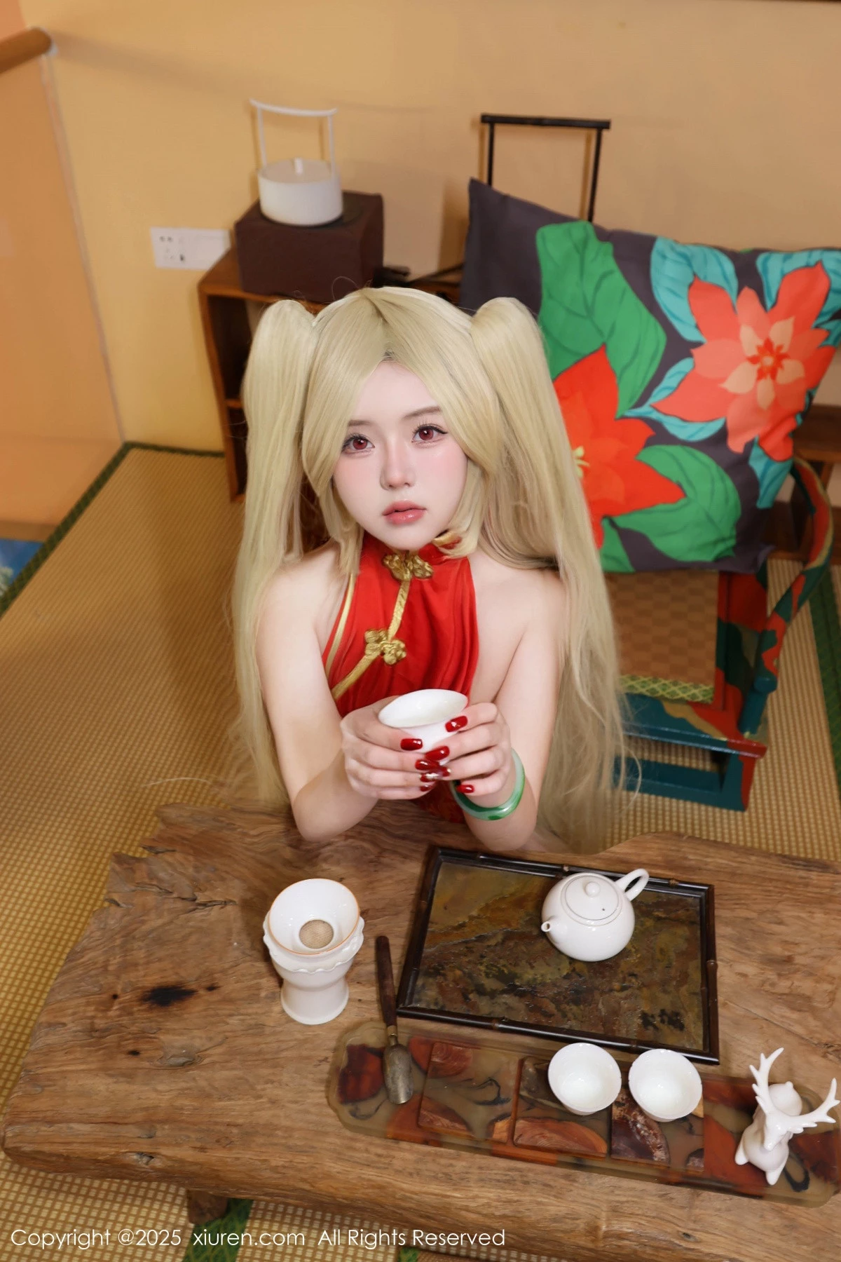 2kmn.vip_[XiuRen秀人网]No.9834_模特小薯条nienie性感红色旗袍配红丝吊袜秀曼妙身姿诱惑写真131P