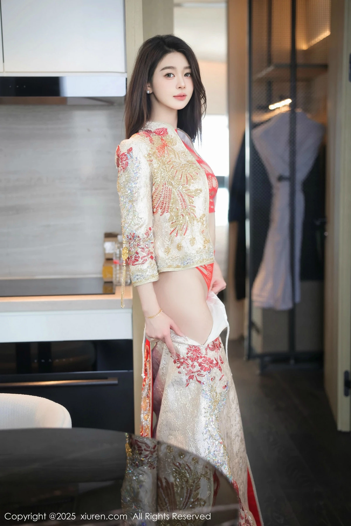 2kmn.vip_[XiuRen秀人网]No.9833_模特Candy糖糖性感喜庆服饰露红色情趣服饰秀丰腴身材诱惑写真88P